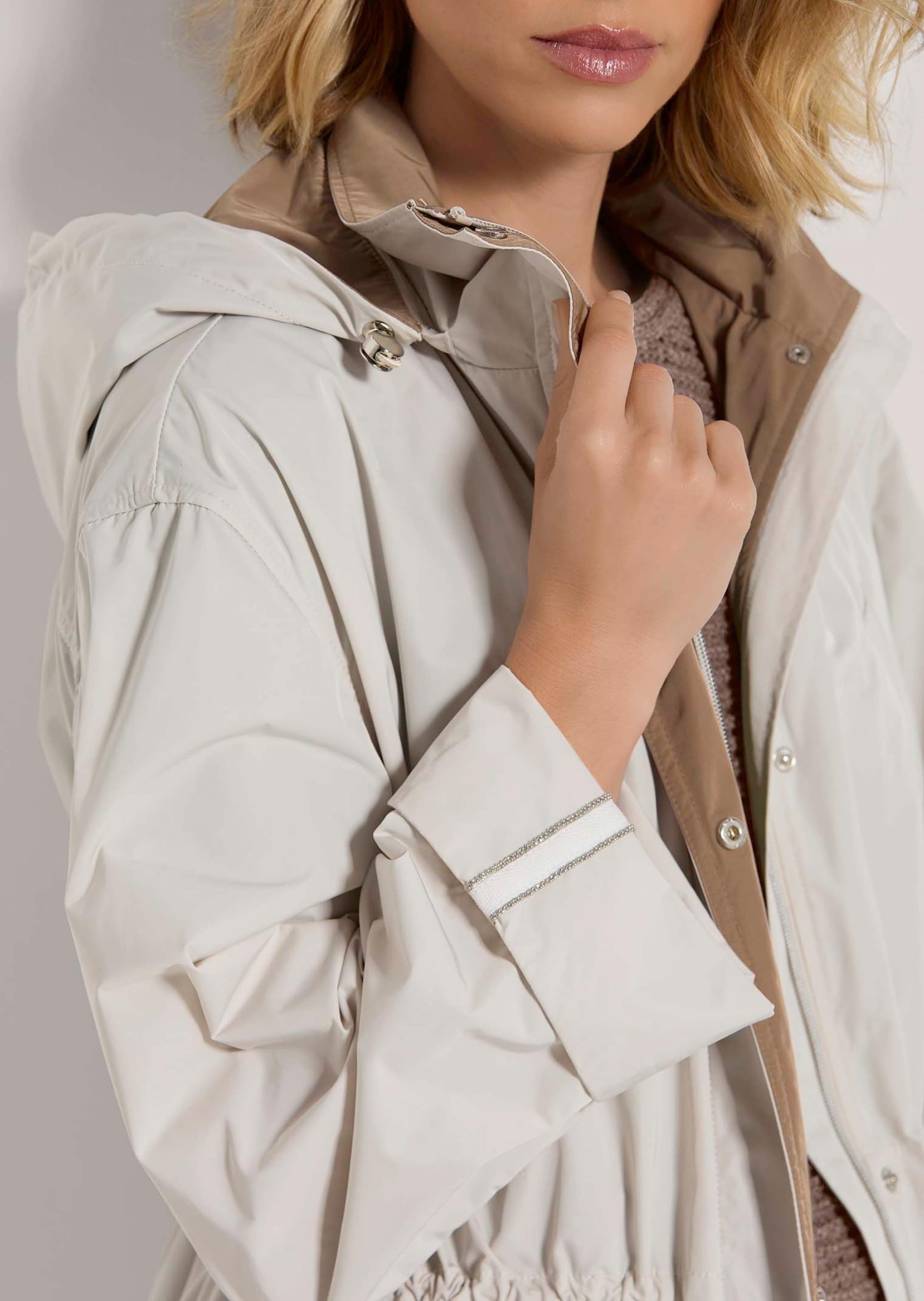 MADELEINE Kurzjacke »Jacke Outdoor-Jacke mit abnehmbarer Kapuze«