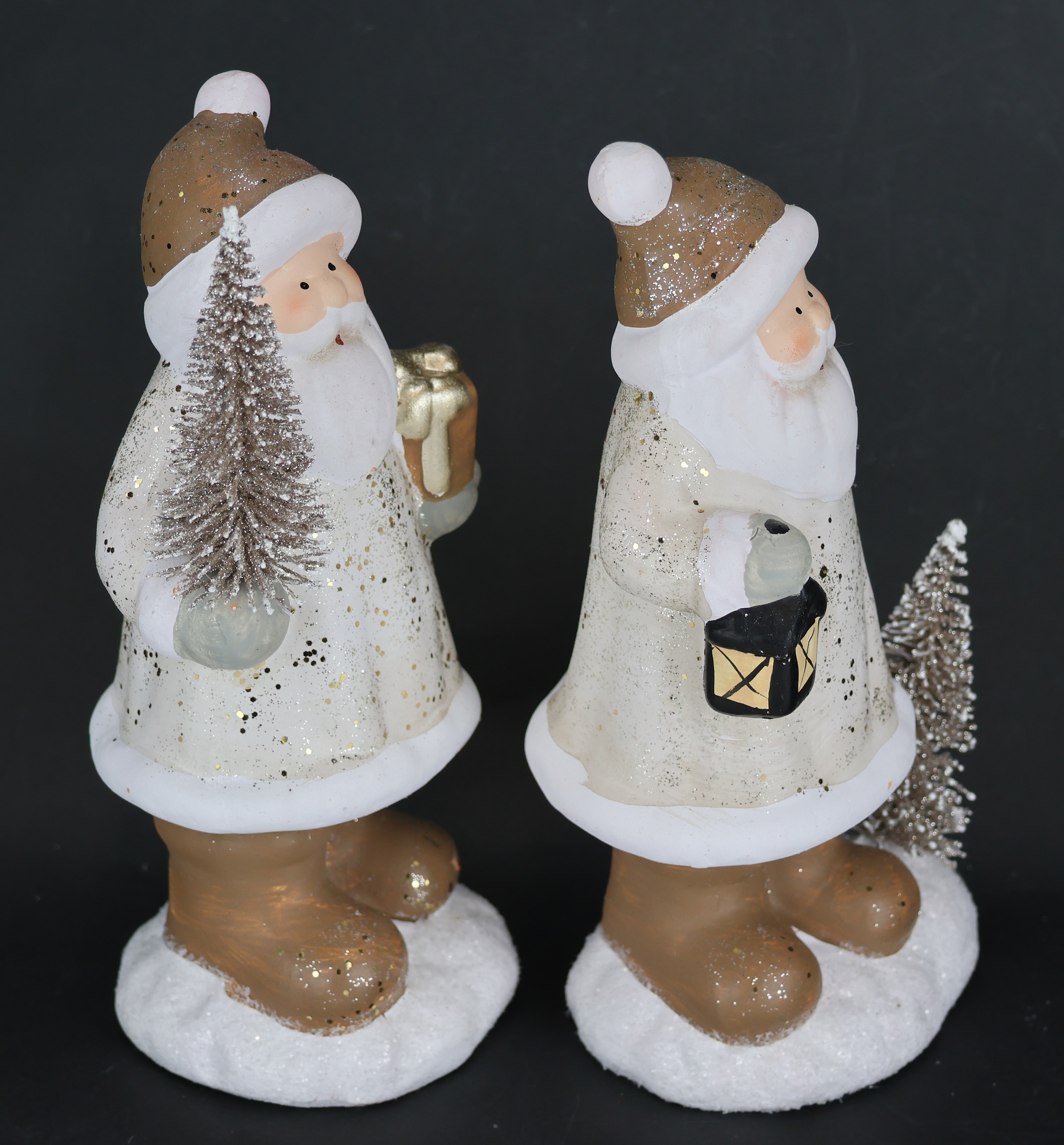 I.GE.A. Dekofigur »Nikolaus aus Keramik, 2er Set«, Mit Baum Laterne Geschenk Figur Dekoration Weihnachtsdeko