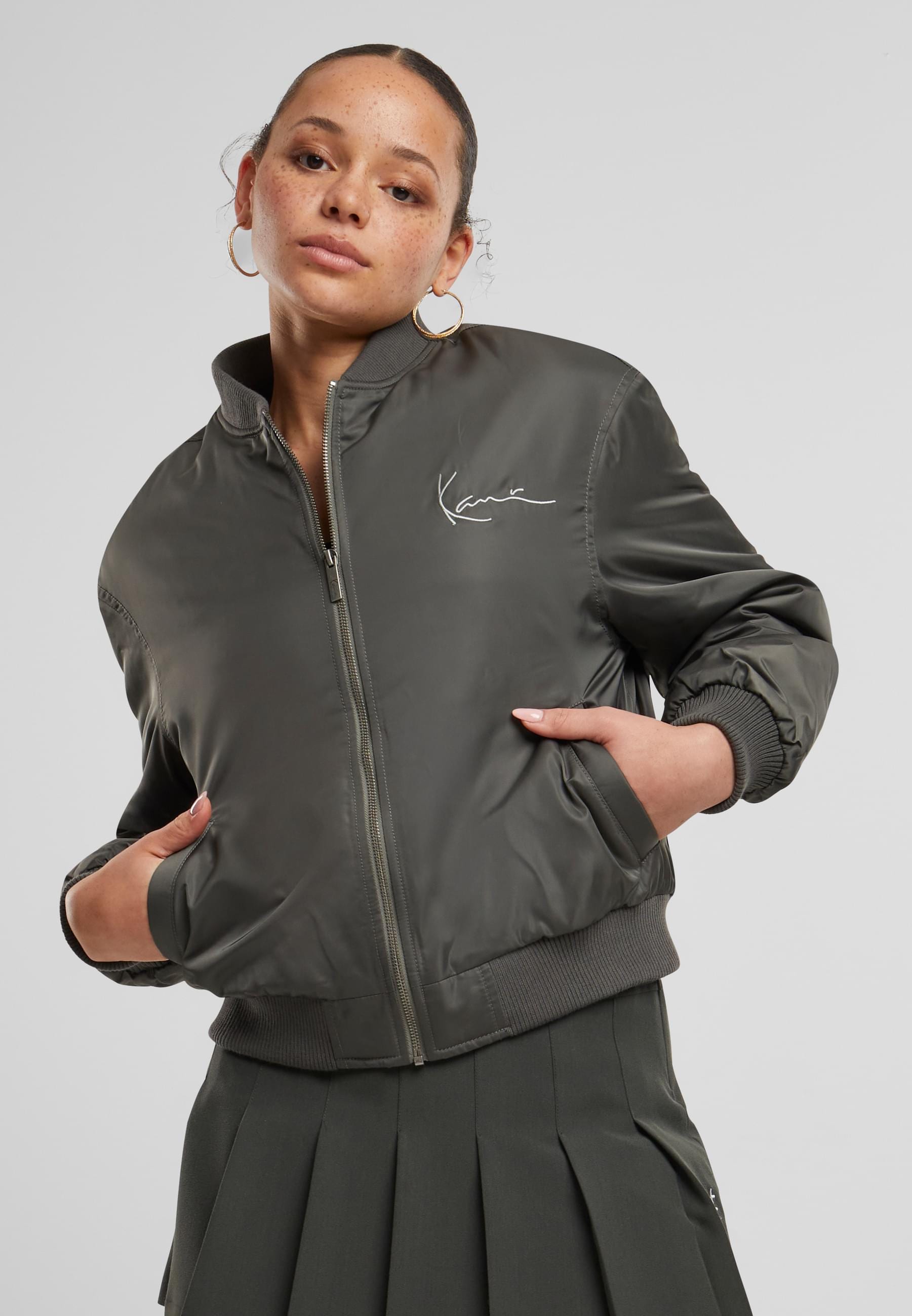 Karl Kani Bomberjacke »Karl Kani Karl Kani Chest Signature Bomber Jacket«, (1 St.), ohne Kapuze