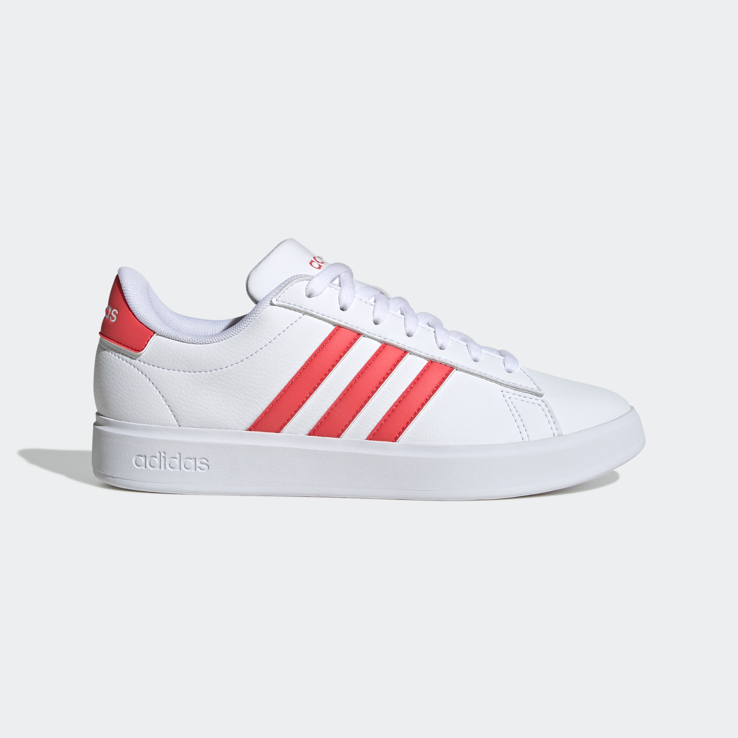 adidas Sportswear Sneaker »GRAND COURT CLOUDFOAM LIFESTYLE COURT COMFORT«, Design auf den Spuren des adidas Superstar