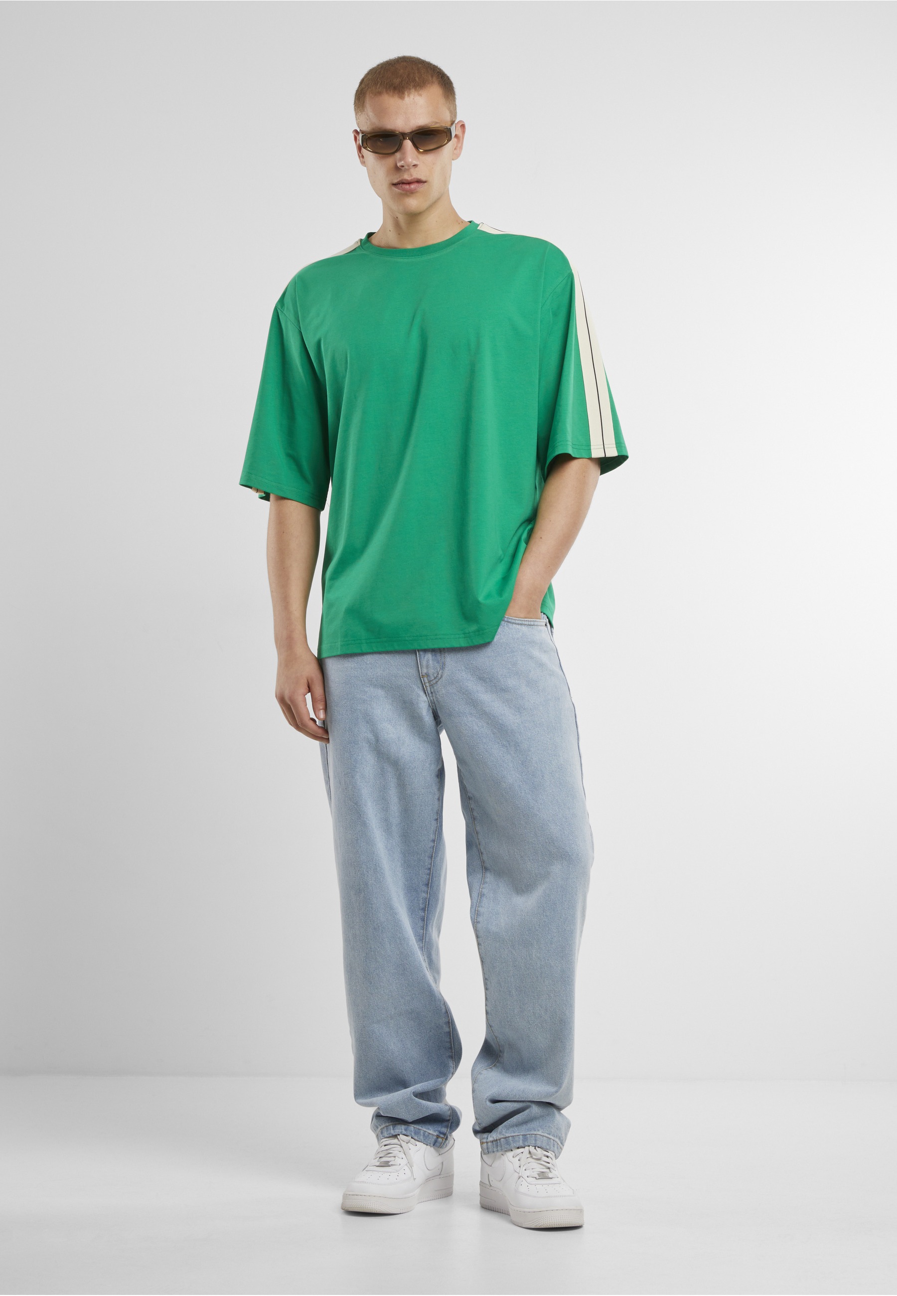 URBAN CLASSICS Sweatshorts »Urban Classics Tennis Core Tee«