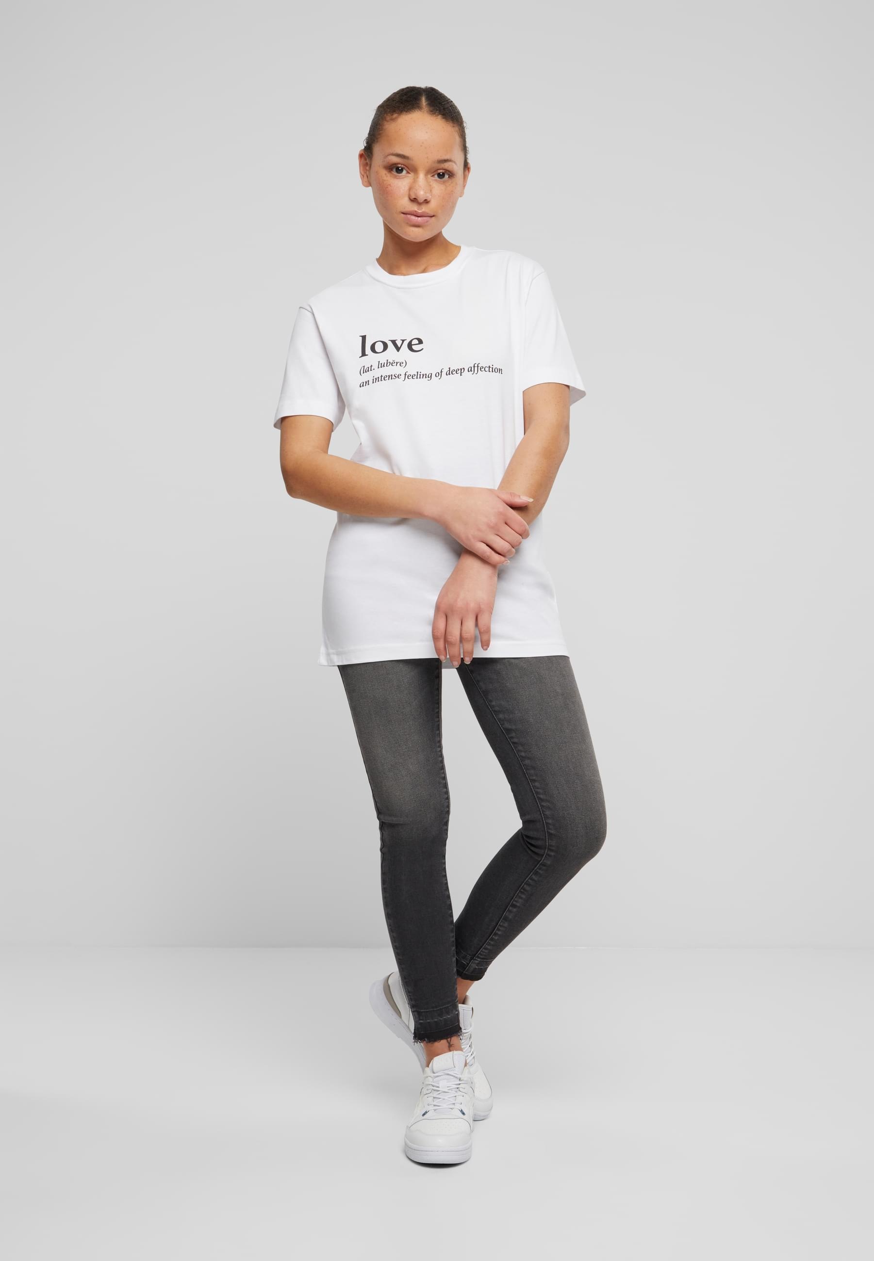 MisterTee T-Shirt »MisterTee Herren Love Definition T-Shirt Round Neck«, (1 tlg.)