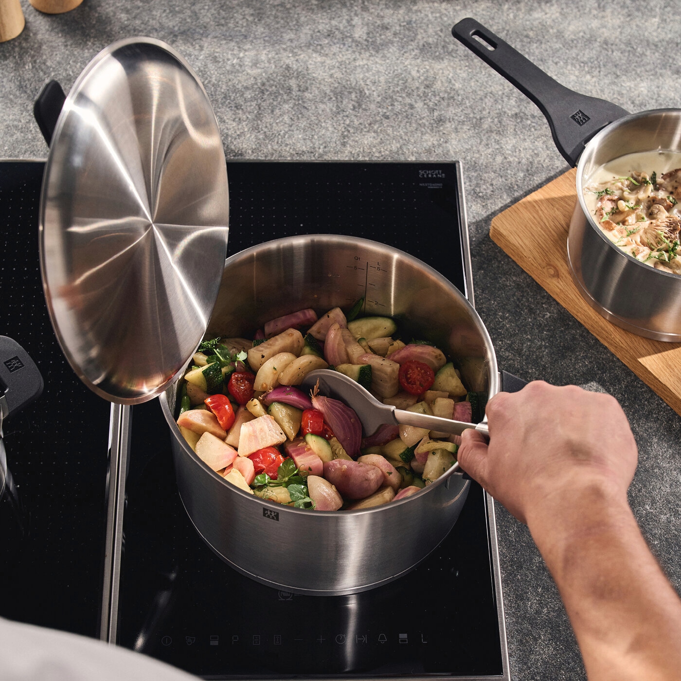 Zwilling Topf-Set »More« Set, 4 Kochtöpfe (16, 20, 22, 24 cm), 1 Stieltopf (18 cm), 5 tlg. Edelstahl 18/10