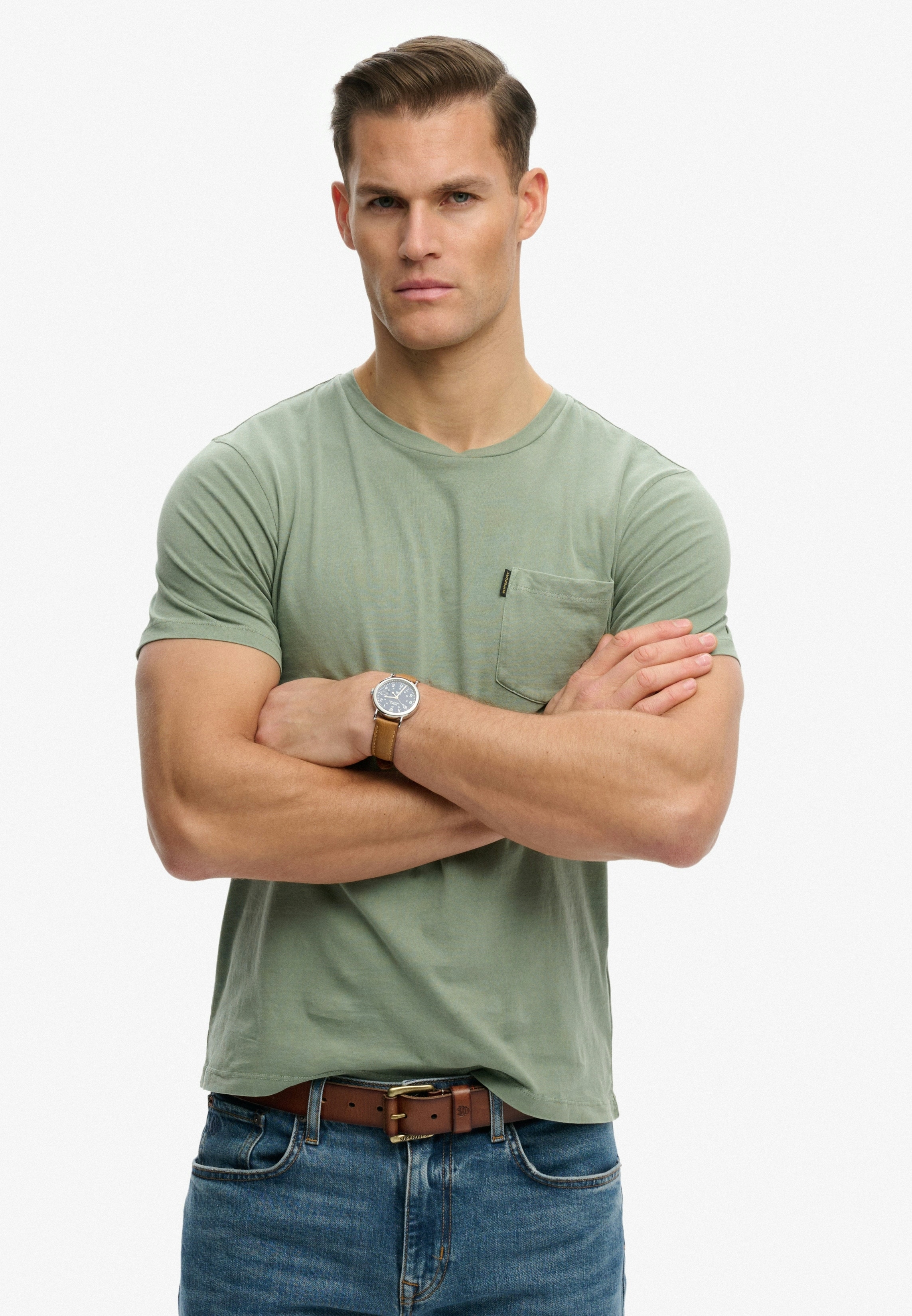 Superdry Rundhalsshirt "CLASSIC ESSENTIAL POCKET TEE" mit stylischer, aufgesetzter Brusttasche
