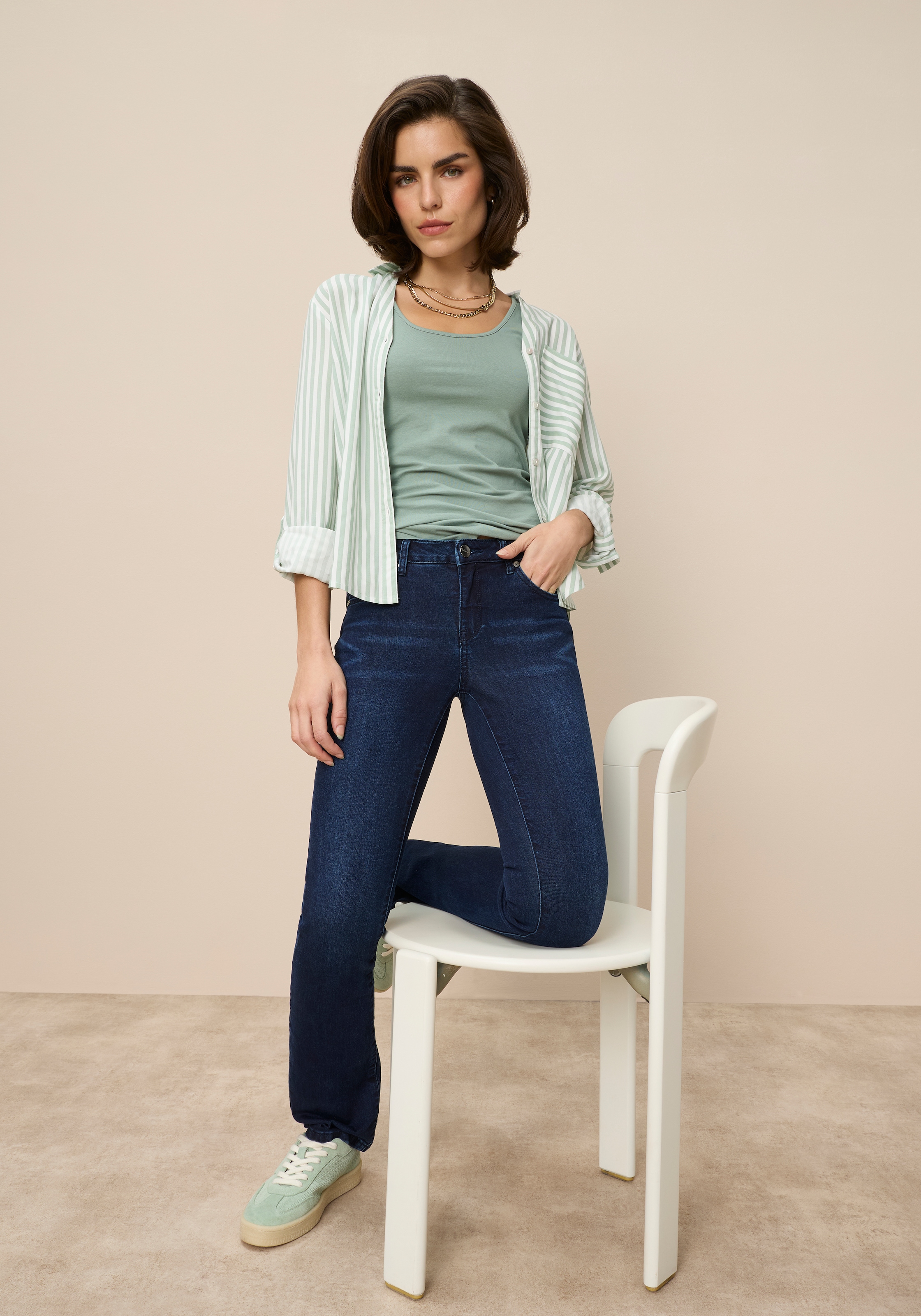 Tamaris Bootcut-Jeans normale Leibhöhe,  Bootcut,  mit ausgestelltem Bein