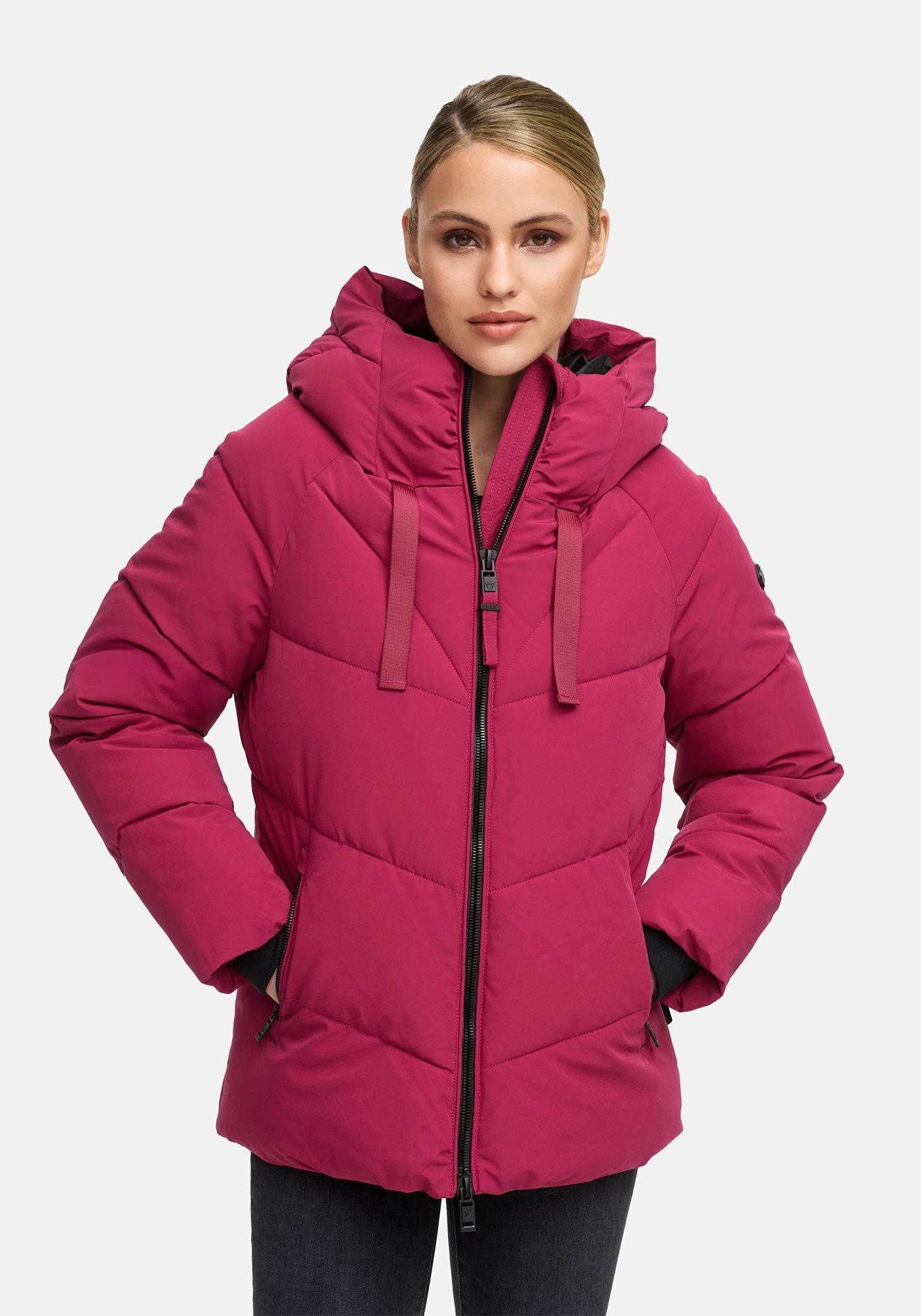 Marikoo Winterjacke »Kwamee«, Schräg gesteppte Winterjacke mit fester Kapuze