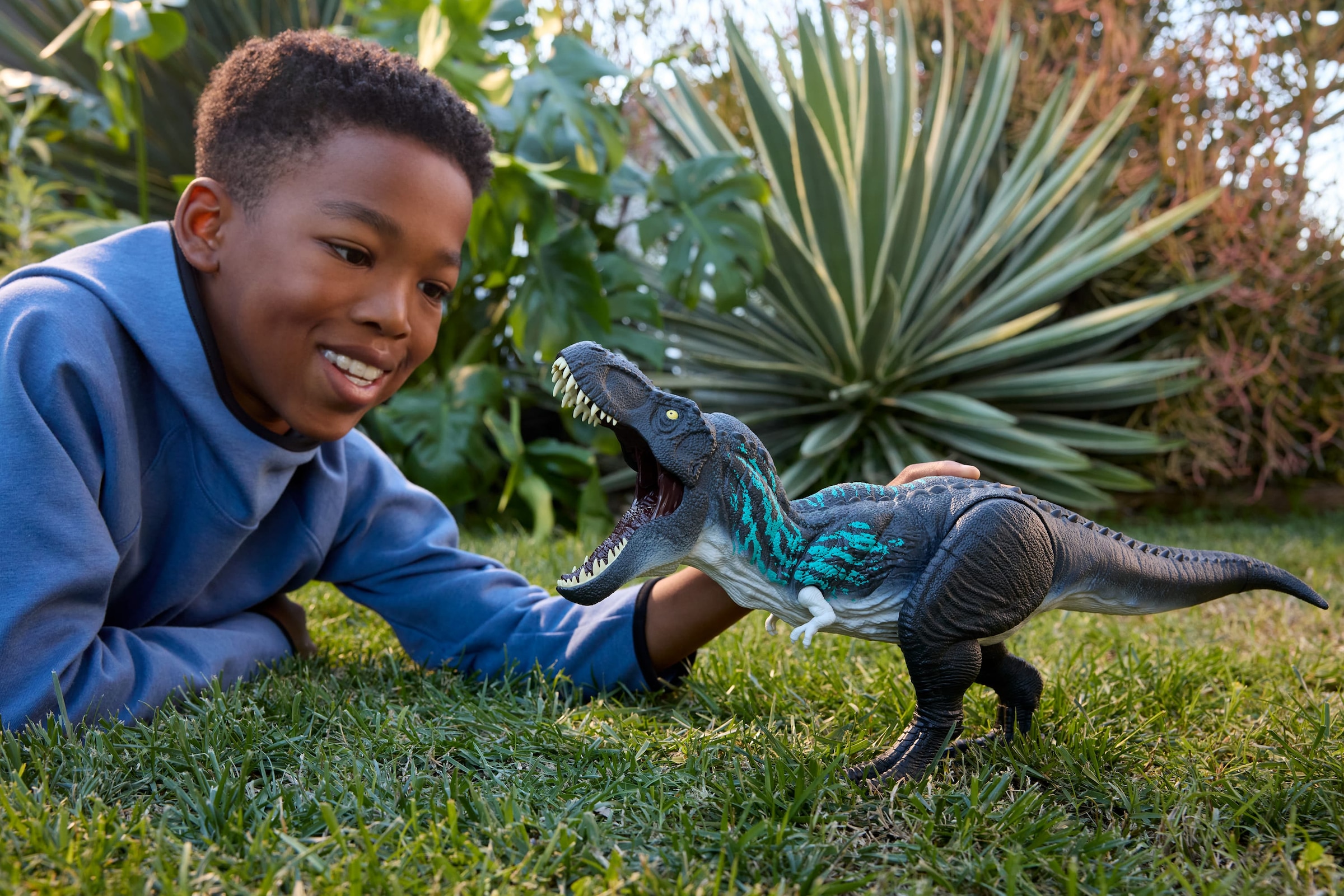 Mattel® Actionfigur »Jurassic World T-Rex Dino« mit Wachstumsfunktionen und Gebrüll
