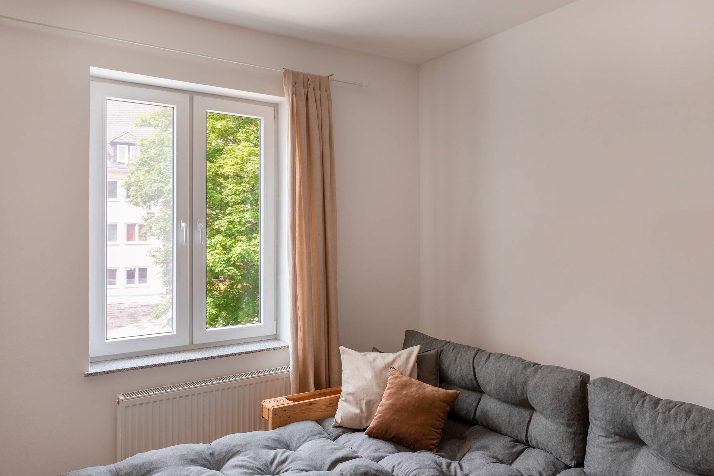 SCHELLENBERG Fliegengitter-Gewebe »Insektenschutz und Mückenschutz für Fenster ohne bohren«, inkl. Befestigungsband, 150 x 180 cm, anthrazit und weiß