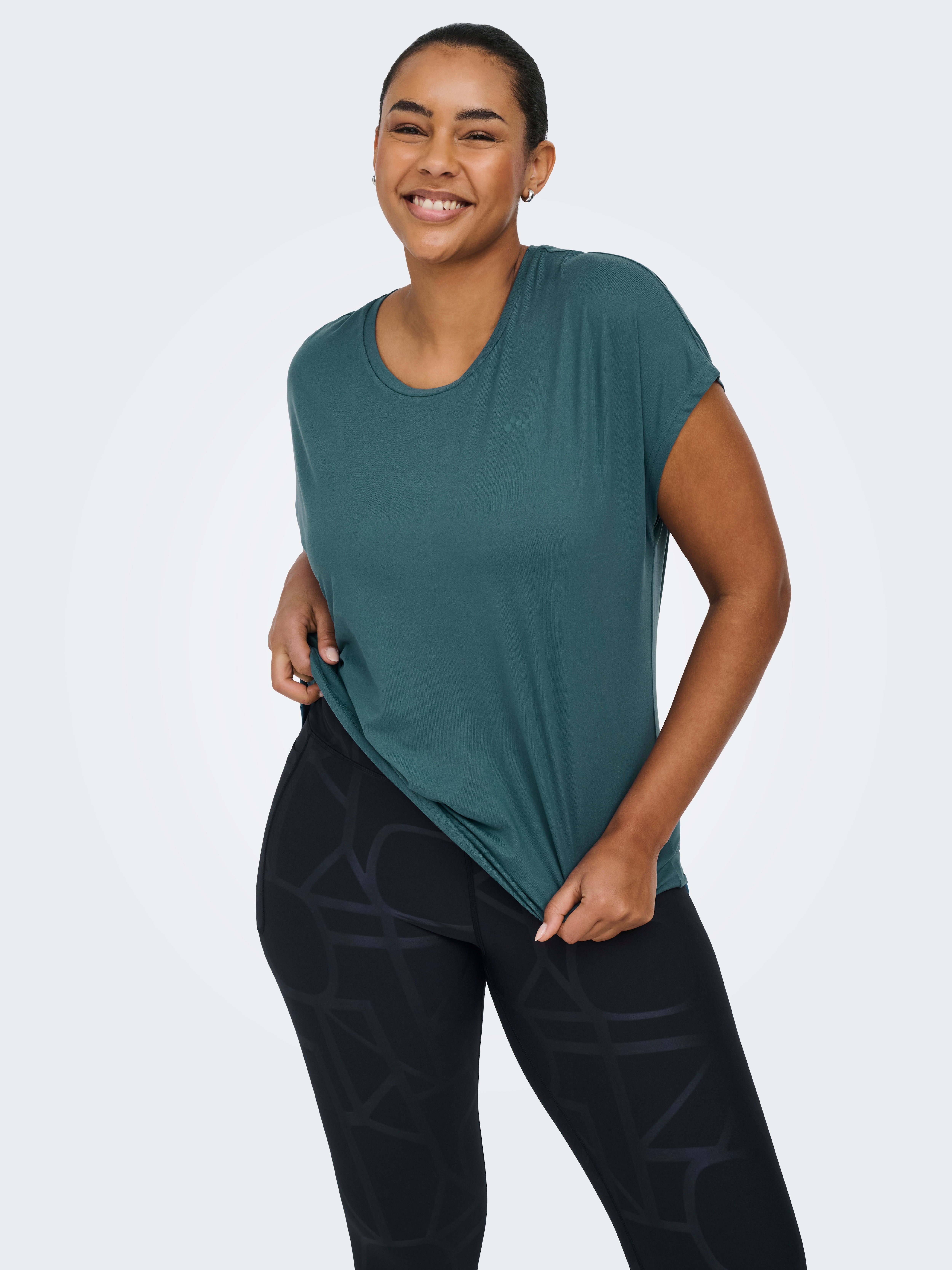 ONLY Play Funktionsshirt "ONPAUBREE SS LOOSE TRAIN TEE CURVY NOOS" Relaxed Fit, aus Polyester und Elasthan, unifarbenes Jersey