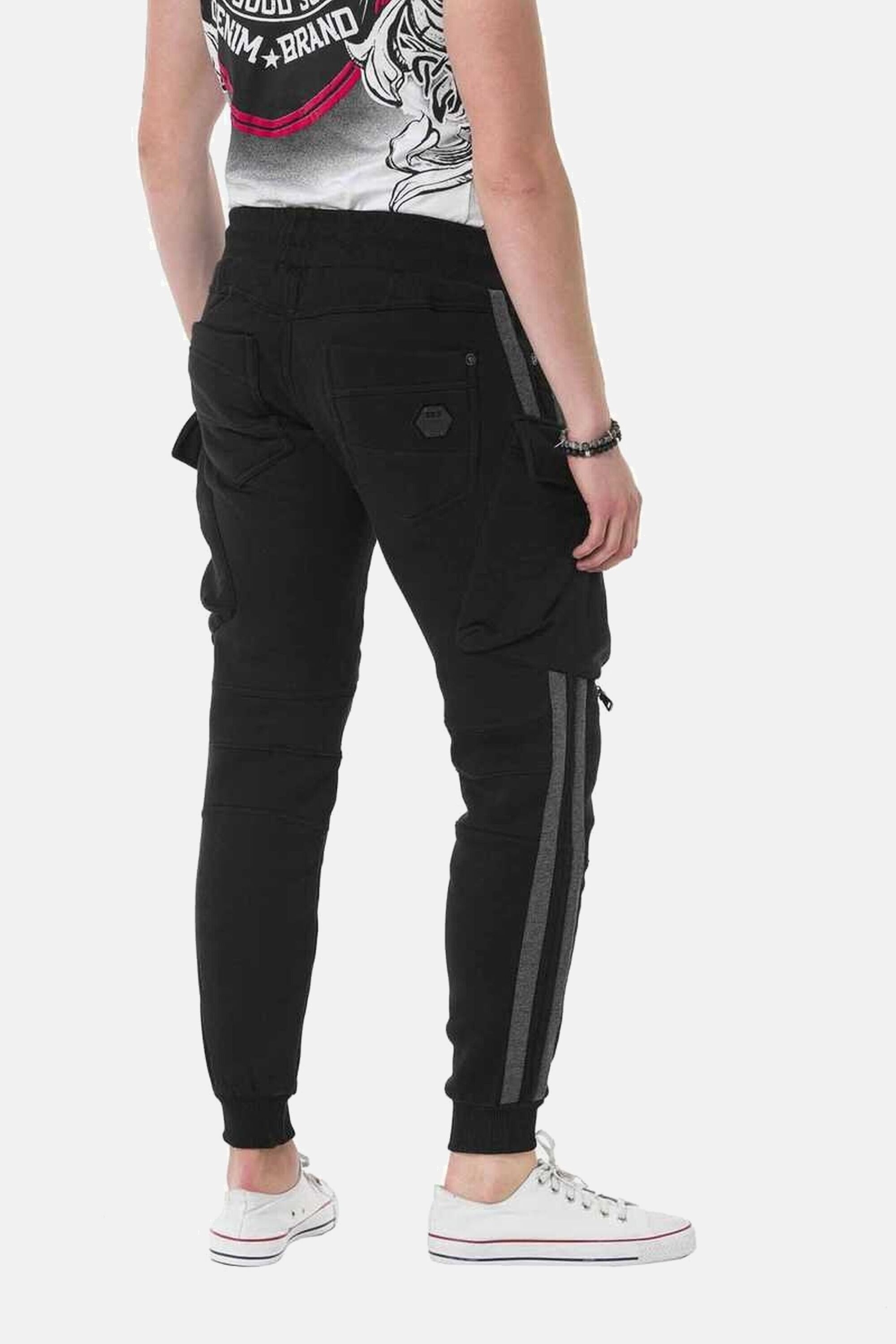 Cipo & Baxx Trainingshose »HOMEWEAR«, im sportlichen Look, CR125A