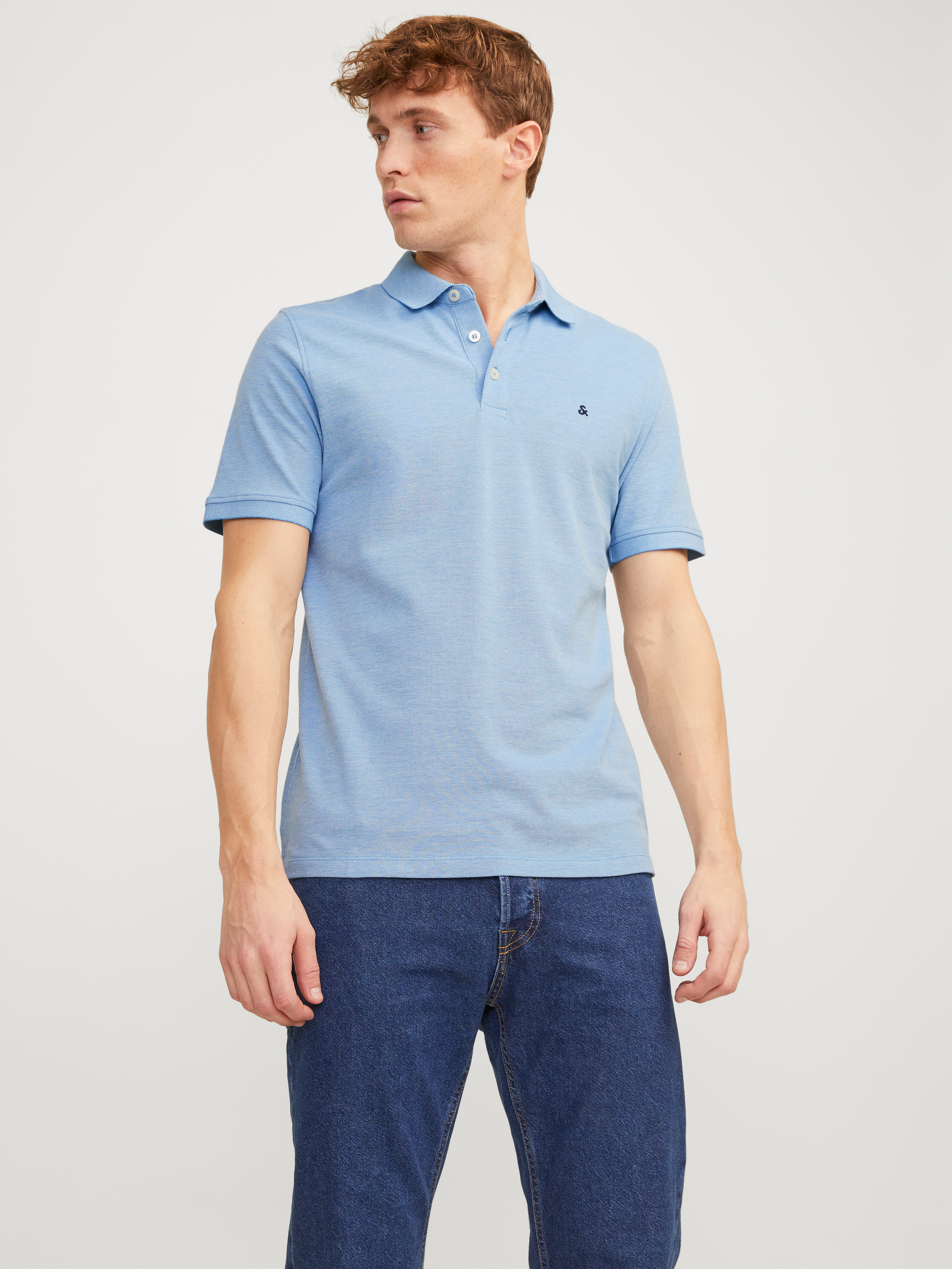 Jack & Jones Poloshirt "JJEPAULOS Poloshirt mit klassischem Kragen und figurbetonter Form" Logostickerei, modisch, schmal, Baumwolle, Polokragen