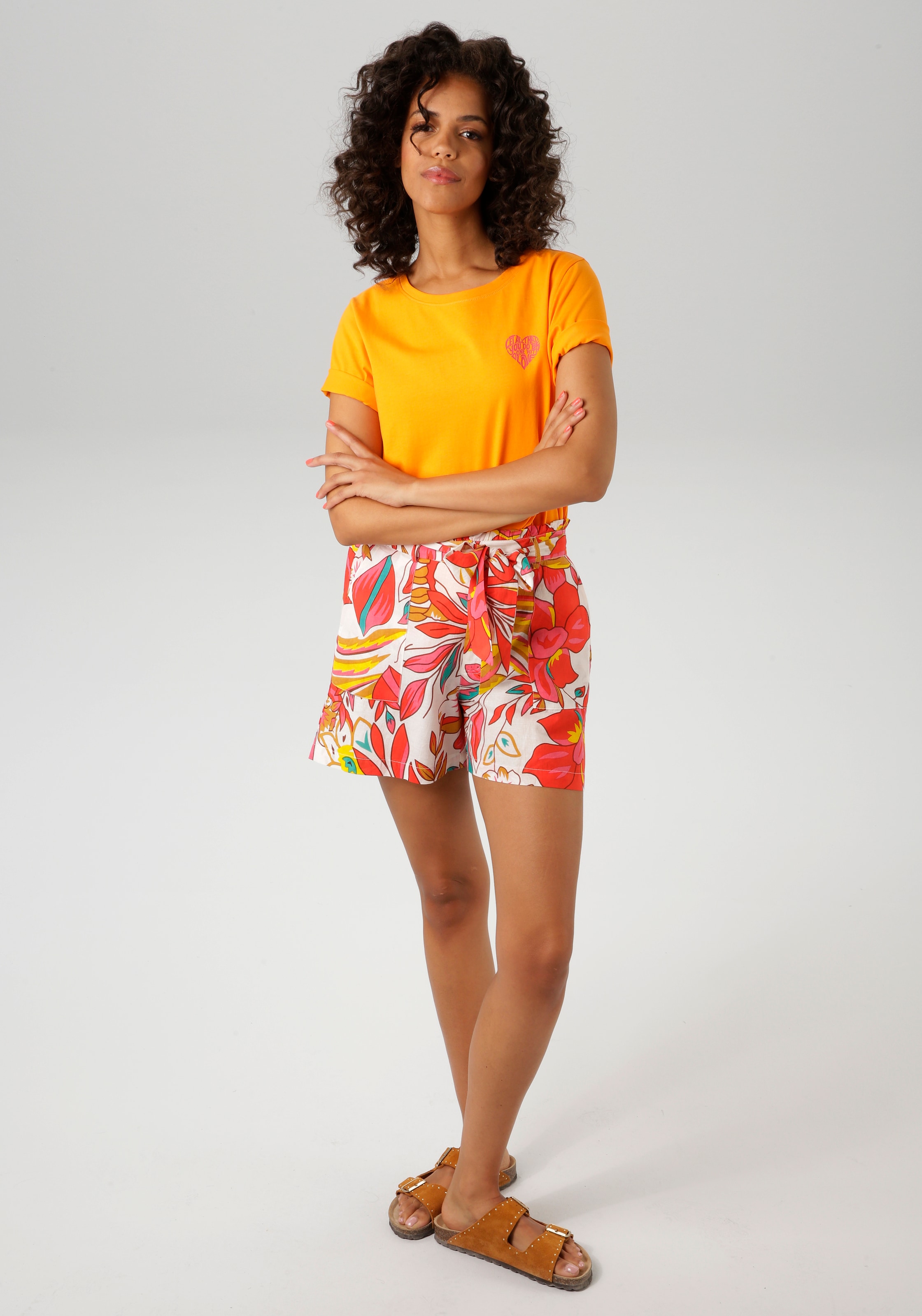 Aniston CASUAL Shorts, in 2 bezaubernden Druckvarianten
