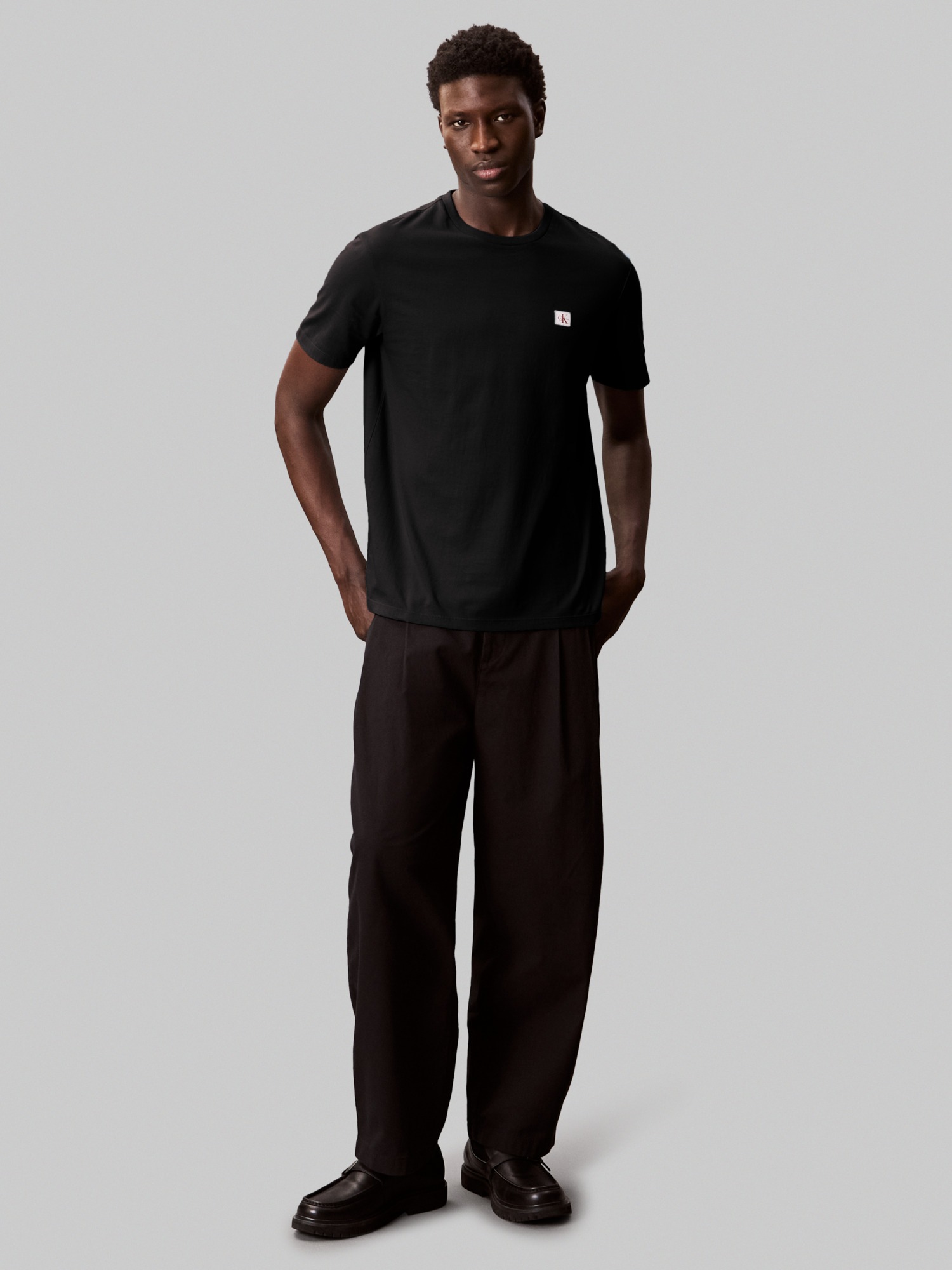 Calvin Klein Jeans T-Shirt »SS BADGE TEE 2 PACK«, (Packung, 2er-Pack), Mit Rundhalsausschnitt