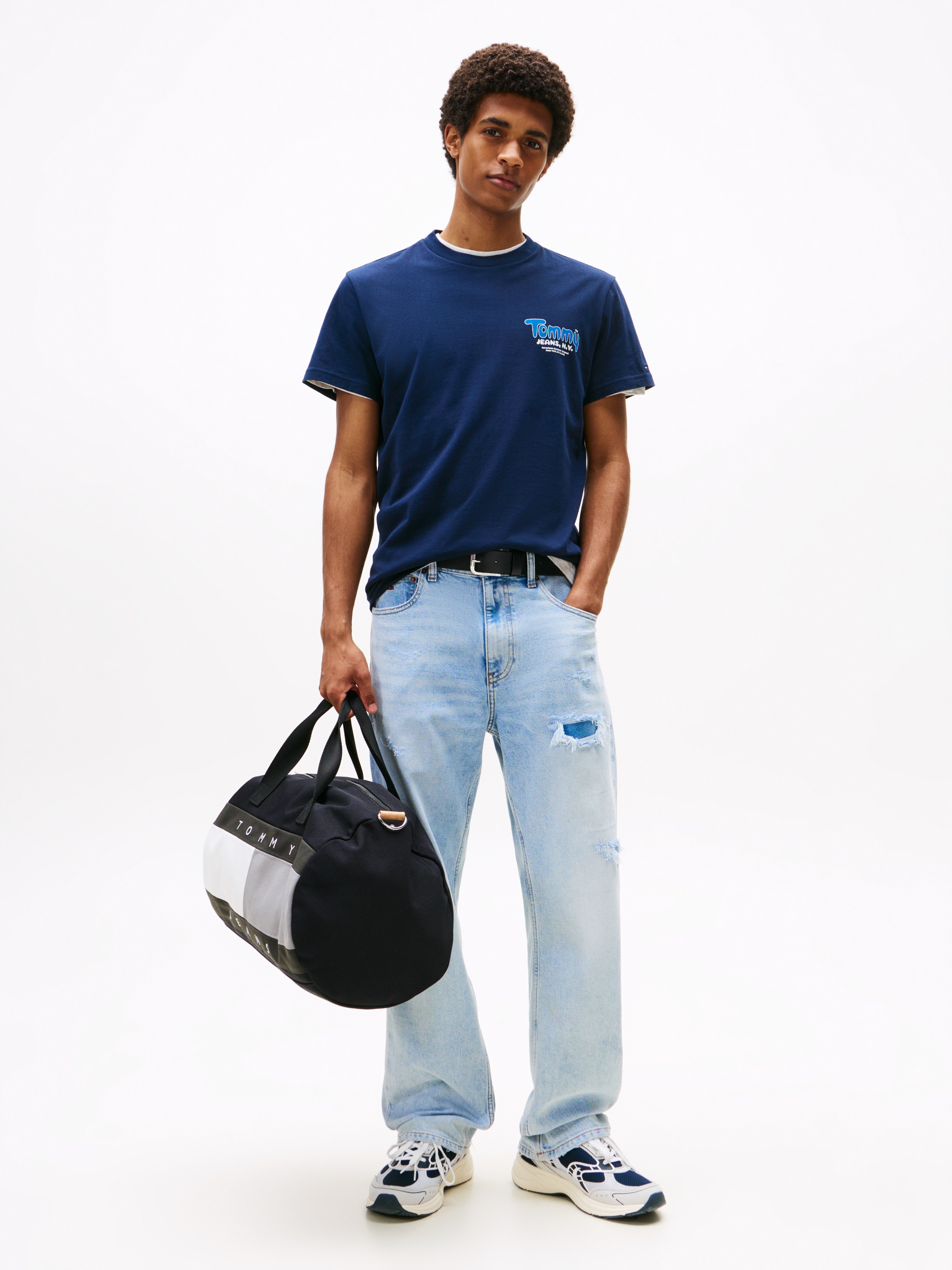 Tommy Jeans T-Shirt »FONT PLAY TEE«, Slim fit mit Rundhalsausschnitt