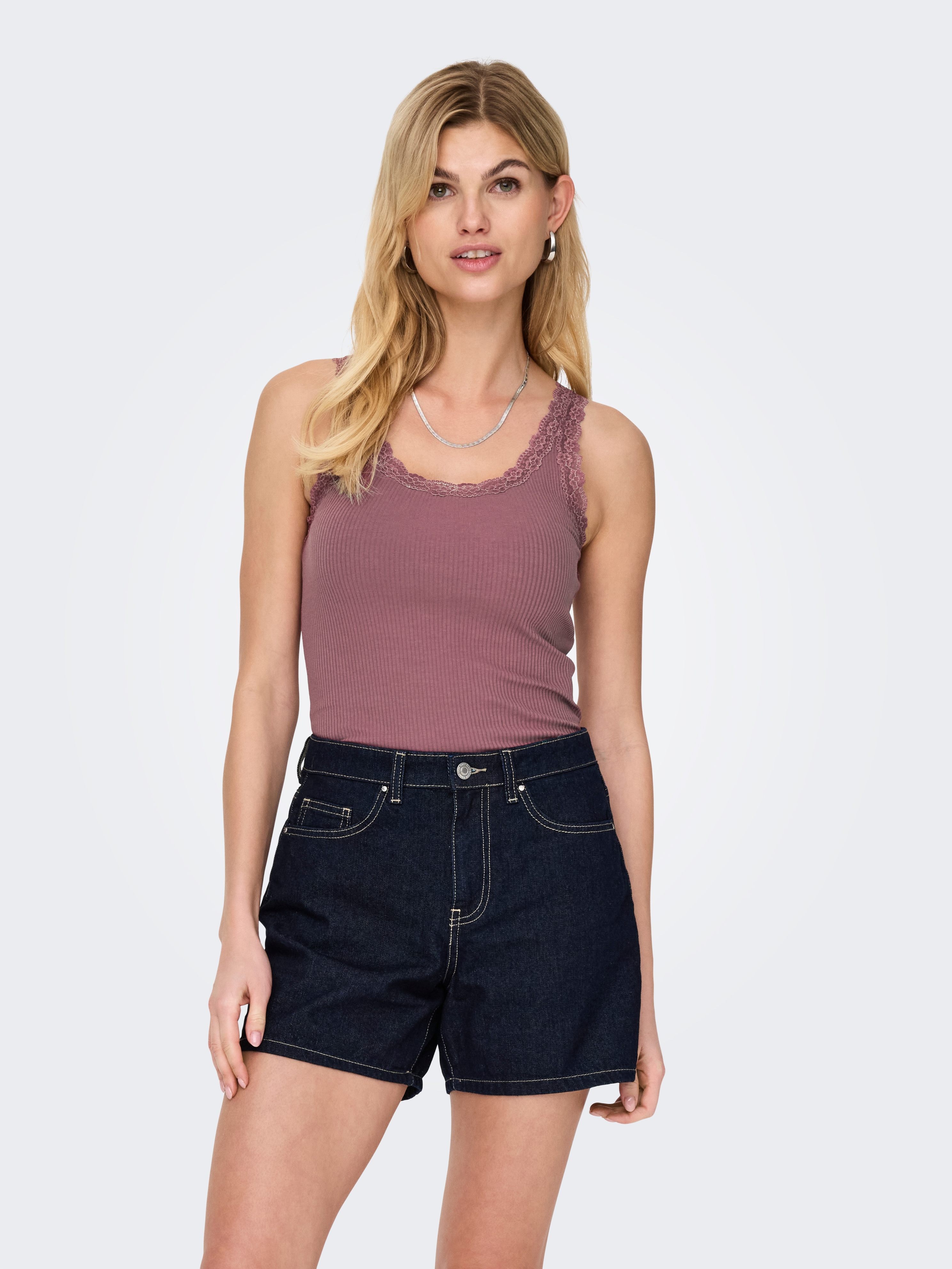 ONLY 1100000002199 "ONLSARA – Tanktop mit Spitzendetail am Ausschnitt" Baumwollmischung, regular fit