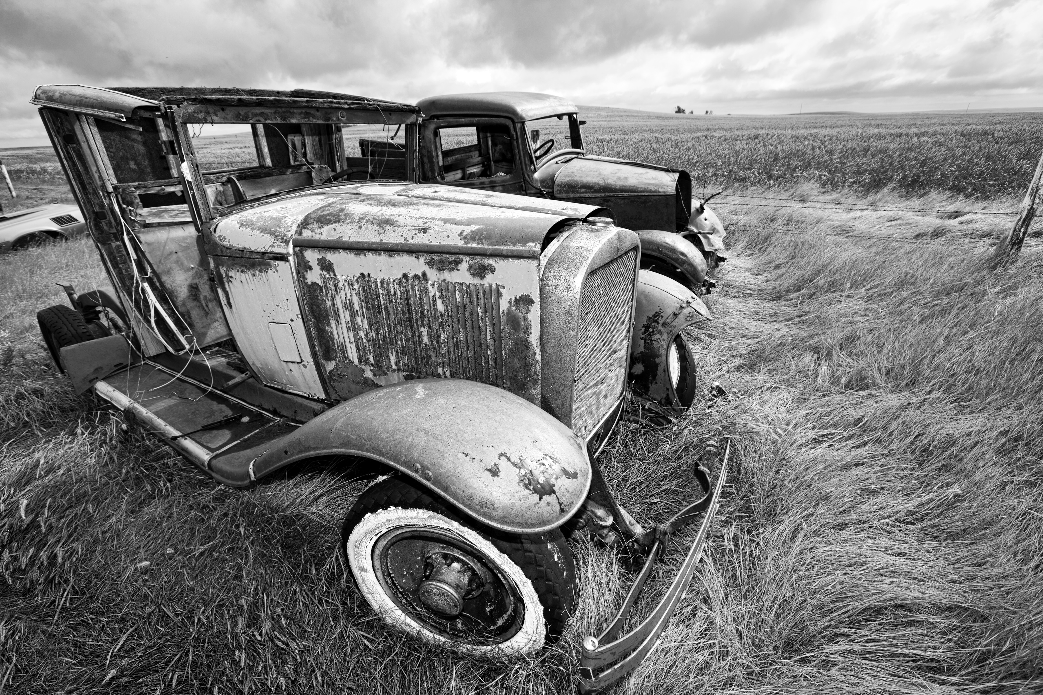 Papermoon Fototapete "Autowrack Schwarz & Weiß"