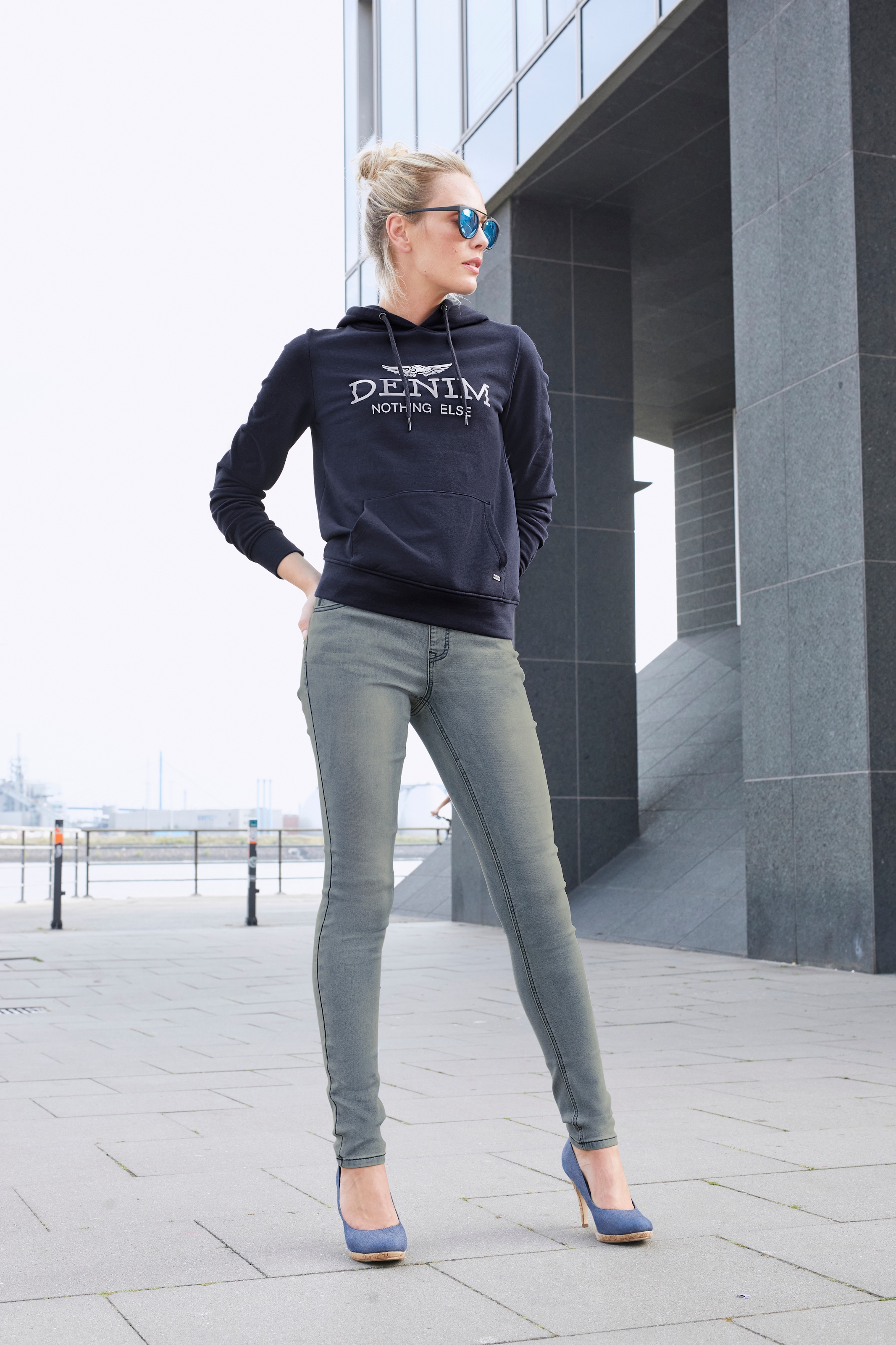 Arizona Stretch-Jeans, weites Bein, hohe Leibhöhe, knöchellang, mit Used-Waschung