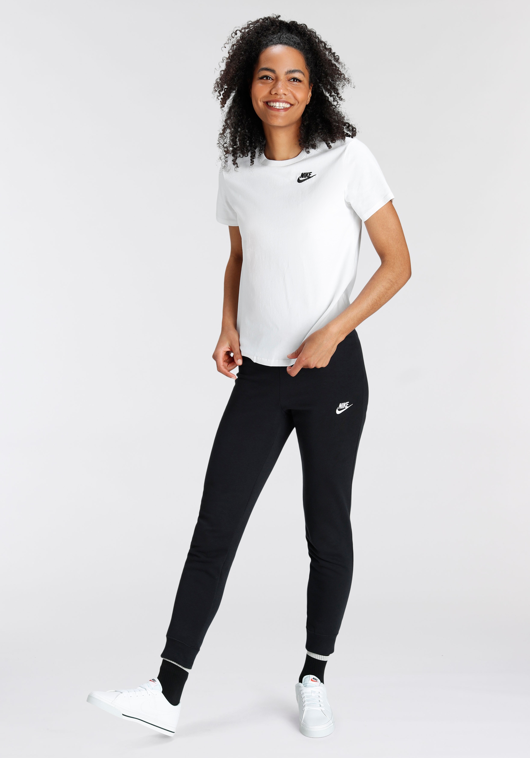 Nike Sportswear T-Shirt »CLUB ESSENTIALS WOMEN'S T-SHIRT«