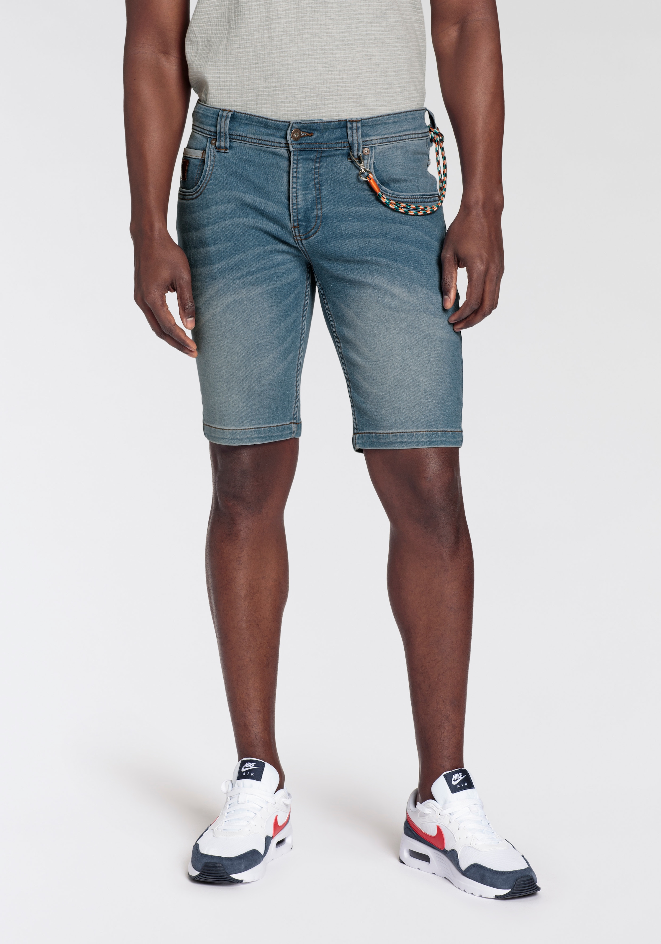 Bruno Banani Jeansshorts Set, mit Band, 2 tlg. bequemer Sitz, gerade Beinform, mit praktischen Taschen
