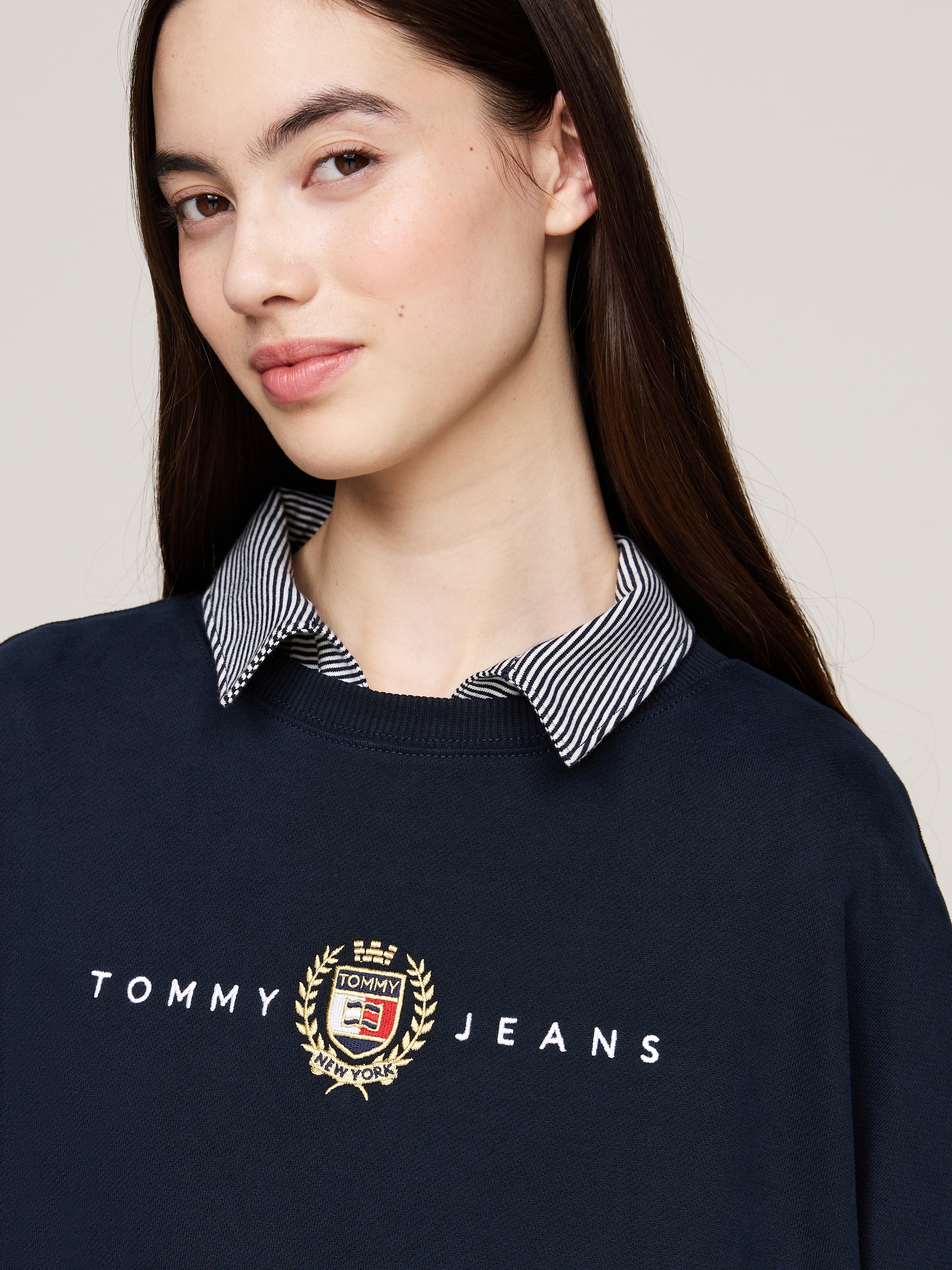 Tommy Jeans Jerseykleid »TJW CREST LINEAR CREW DRESS EXT«, mit Linear Logoschriftzug