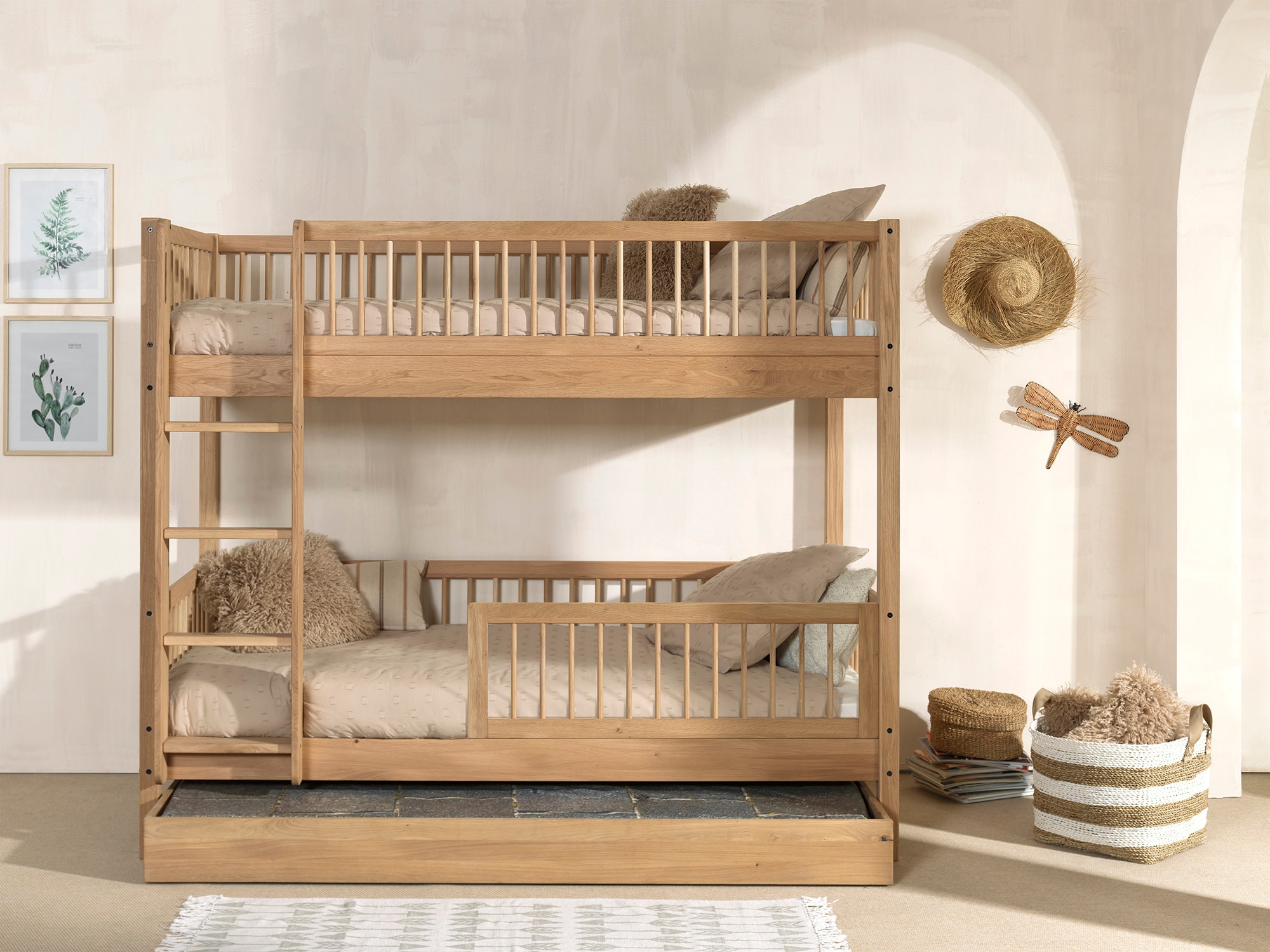 Home affaire Etagenbett »Eiche massiv, Made in Europe, langlebige Qualität«, (B/H/T ca. 208x176x98cm, Schublade+unterer Rausfallschutz optional), 2 Lattenroste, wahlweise mit oder ohne Bettschublade und Absturzschutz