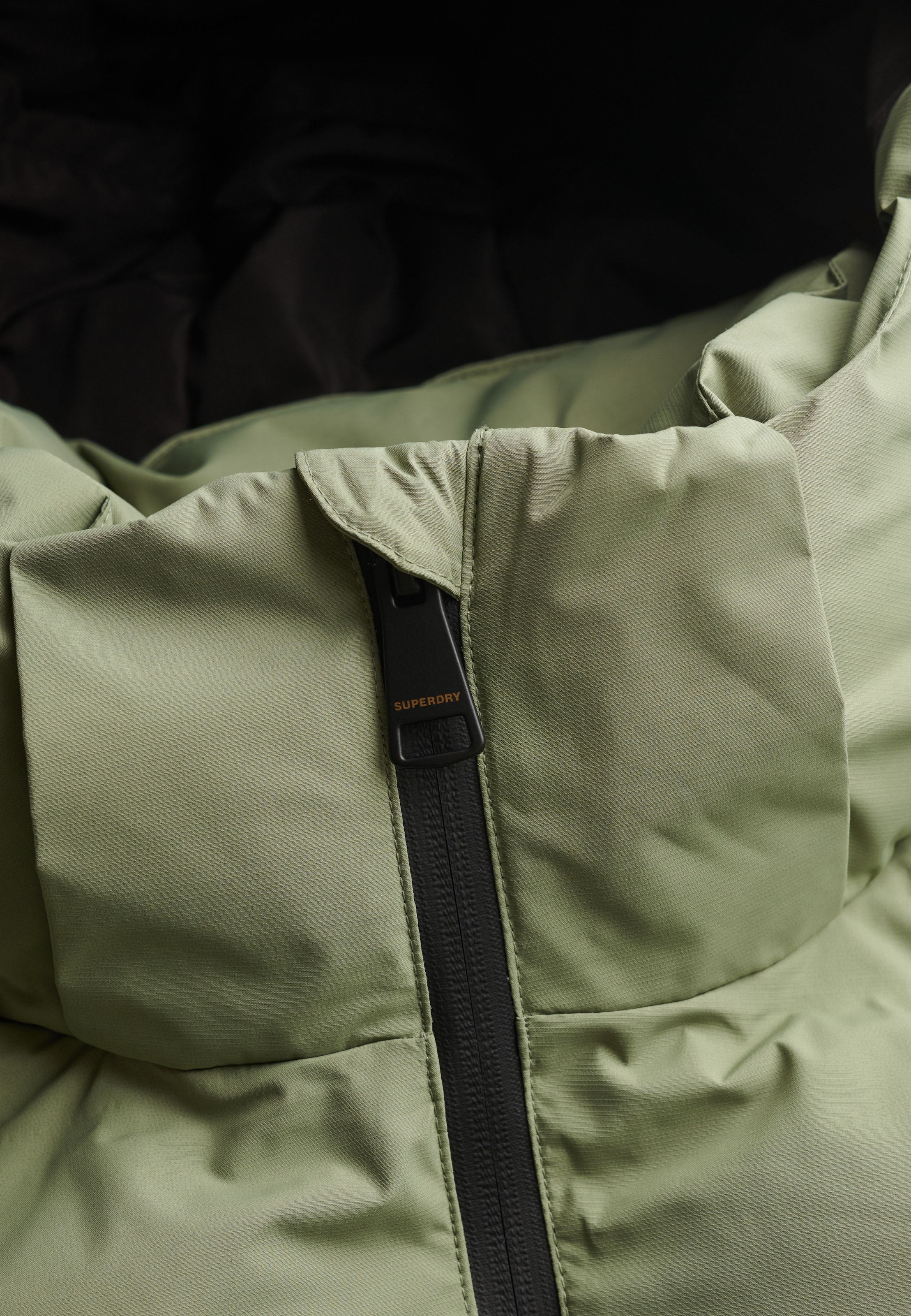 Superdry Steppjacke »HOODED CITY PADDED JACKET« mit Kapuze Kunstfaser, relaxed fit