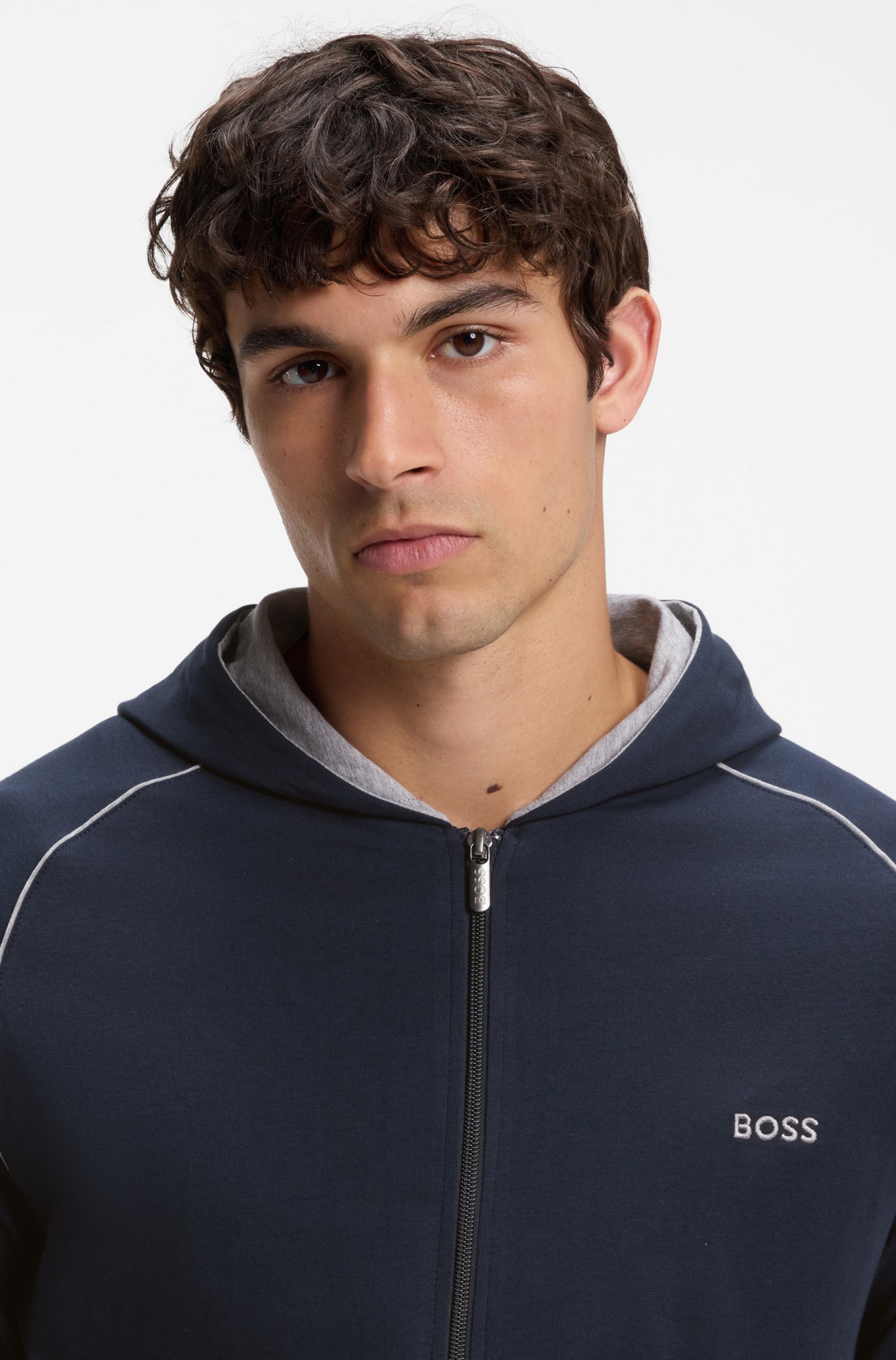 BOSS Kapuzensweatjacke »Mix&Match Jacket H« mit BOSS Stickerei auf der Brust