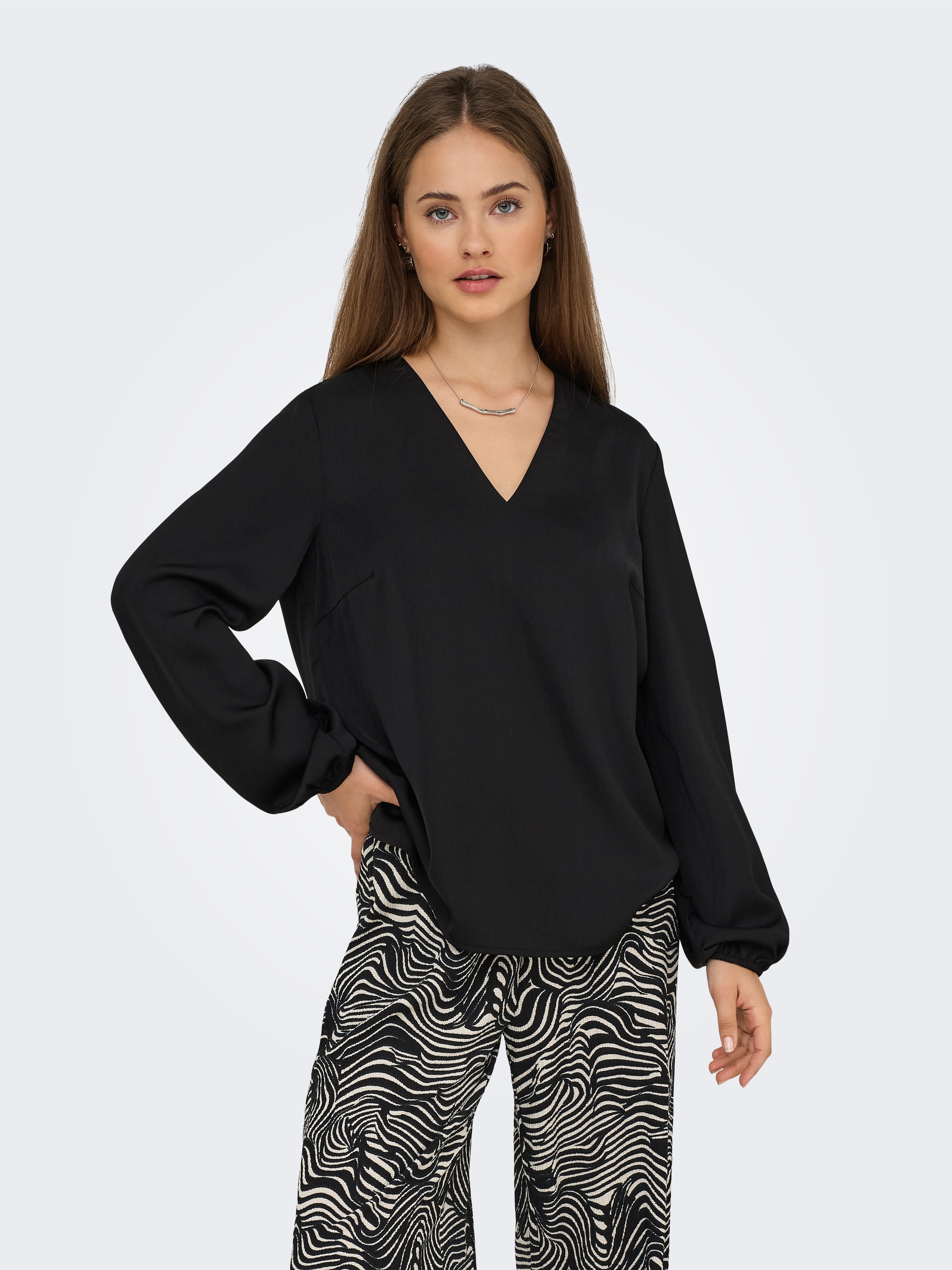 ONLY Langarmshirt "ONLLUCY LIFE LS V-NECK TOP WVN" günstig online kaufen