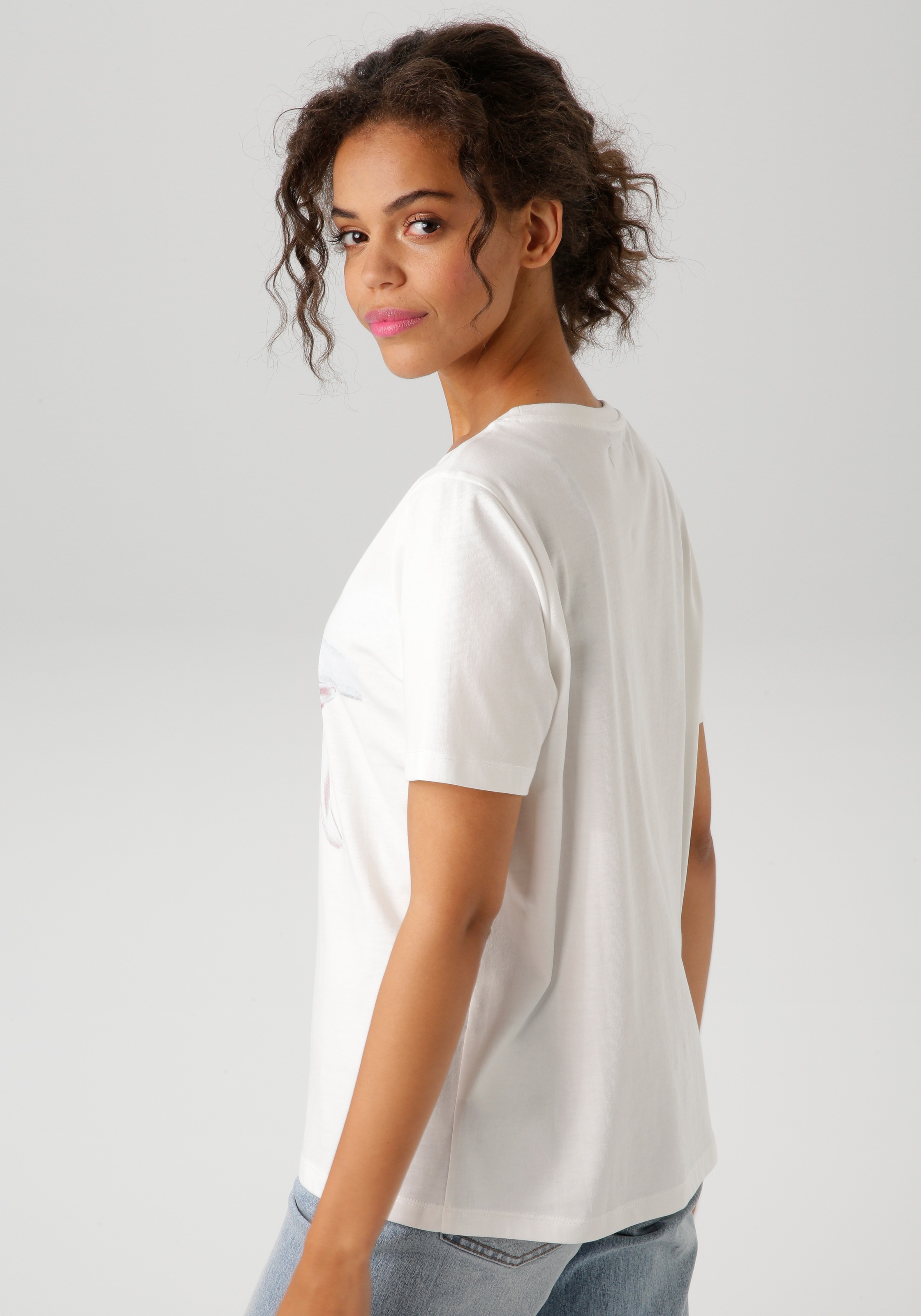 Aniston CASUAL T-Shirt, mit Ballettschuhen verziertem Frontdruck günstig online kaufen