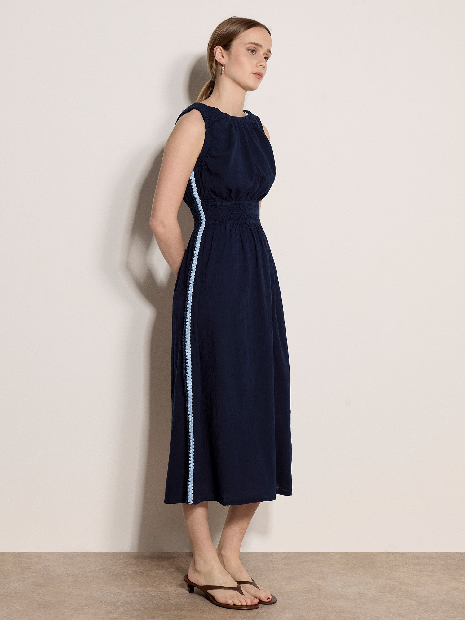 Apricot Midikleid »Midi-Kleid mit Häkelspitze und Smokarbeit« Smokarbeit