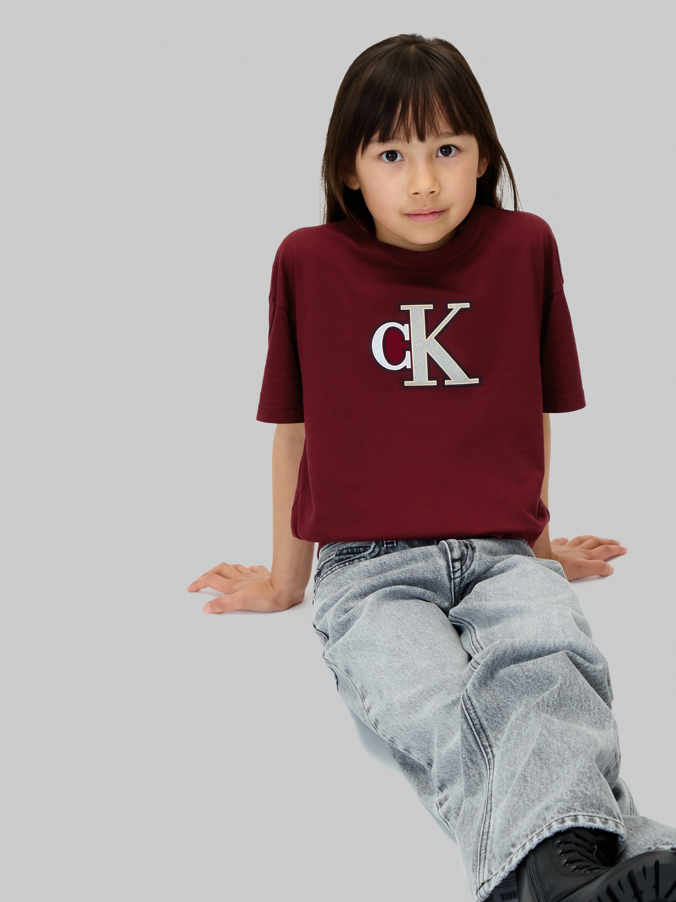 Calvin Klein Jeans T-Shirt »FESTIVE GRAPHIC SS T-SHIRT«, für Kinder bis 16 Jahre, Glitzer-Druck
