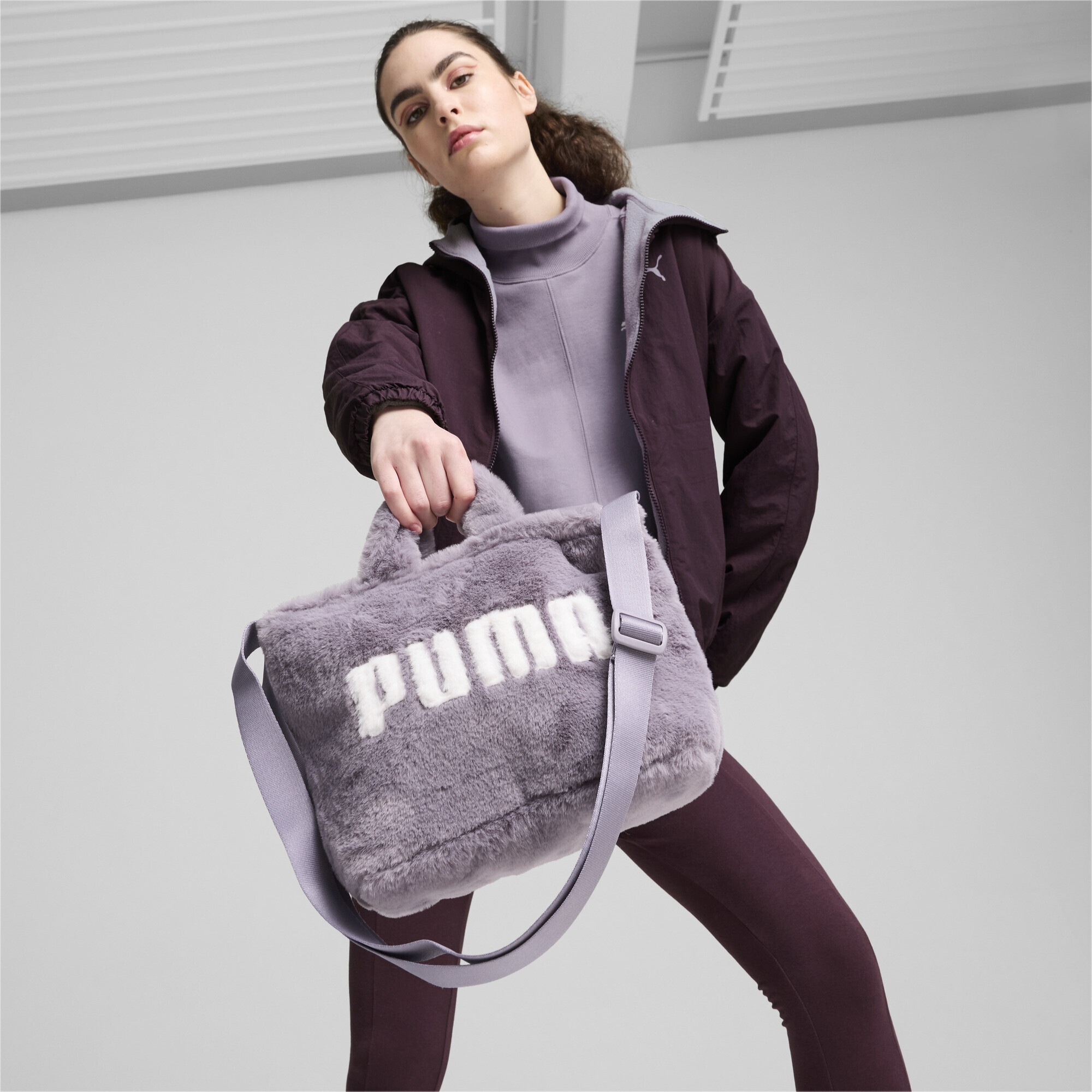 PUMA Tragetasche »Core Fur Kleine Tragetasche Damen«