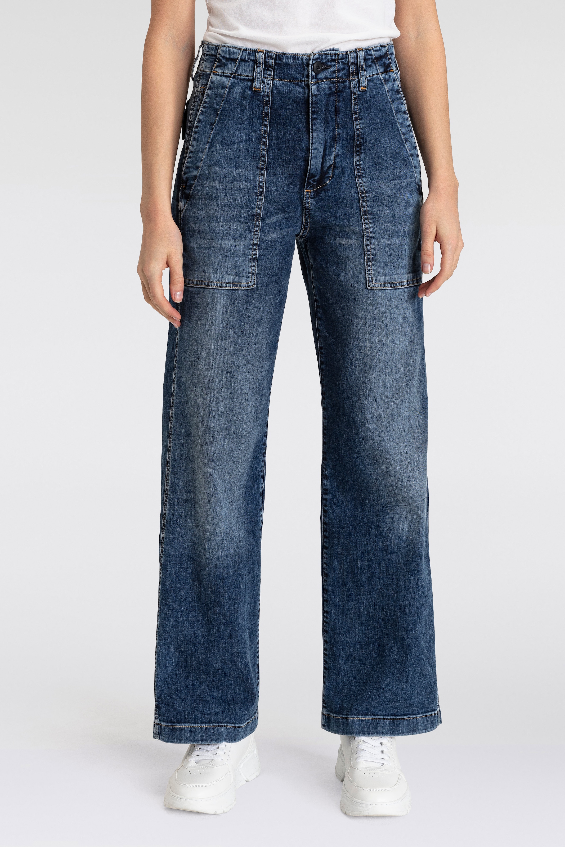 5-Pocket-Jeans »Fatique Women Wide Recycled Light Denim«, mit großen aufgesetzten Taschen