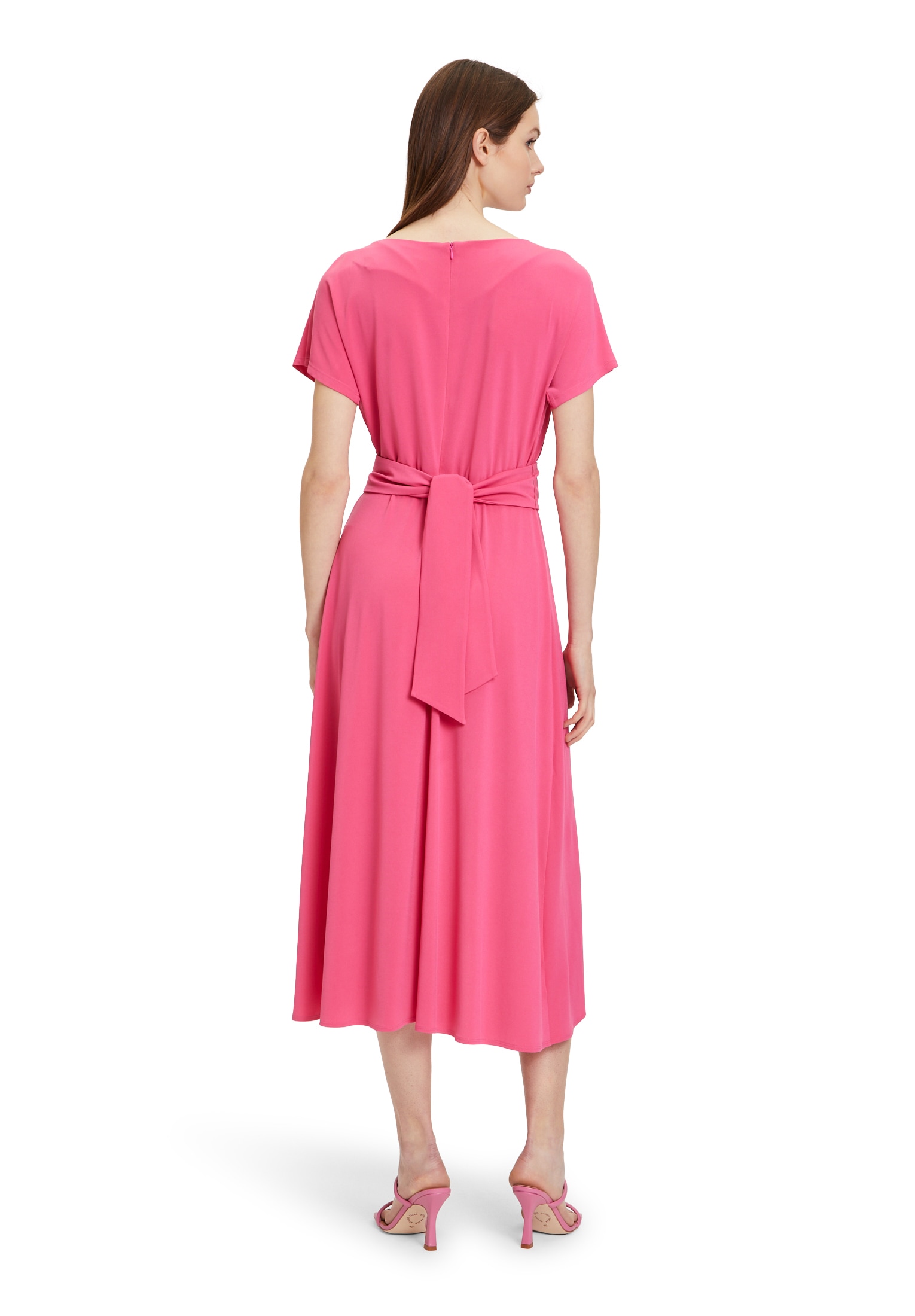 Betty Barclay Midikleid »Betty Barclay Midikleid mit Volant«, Form
