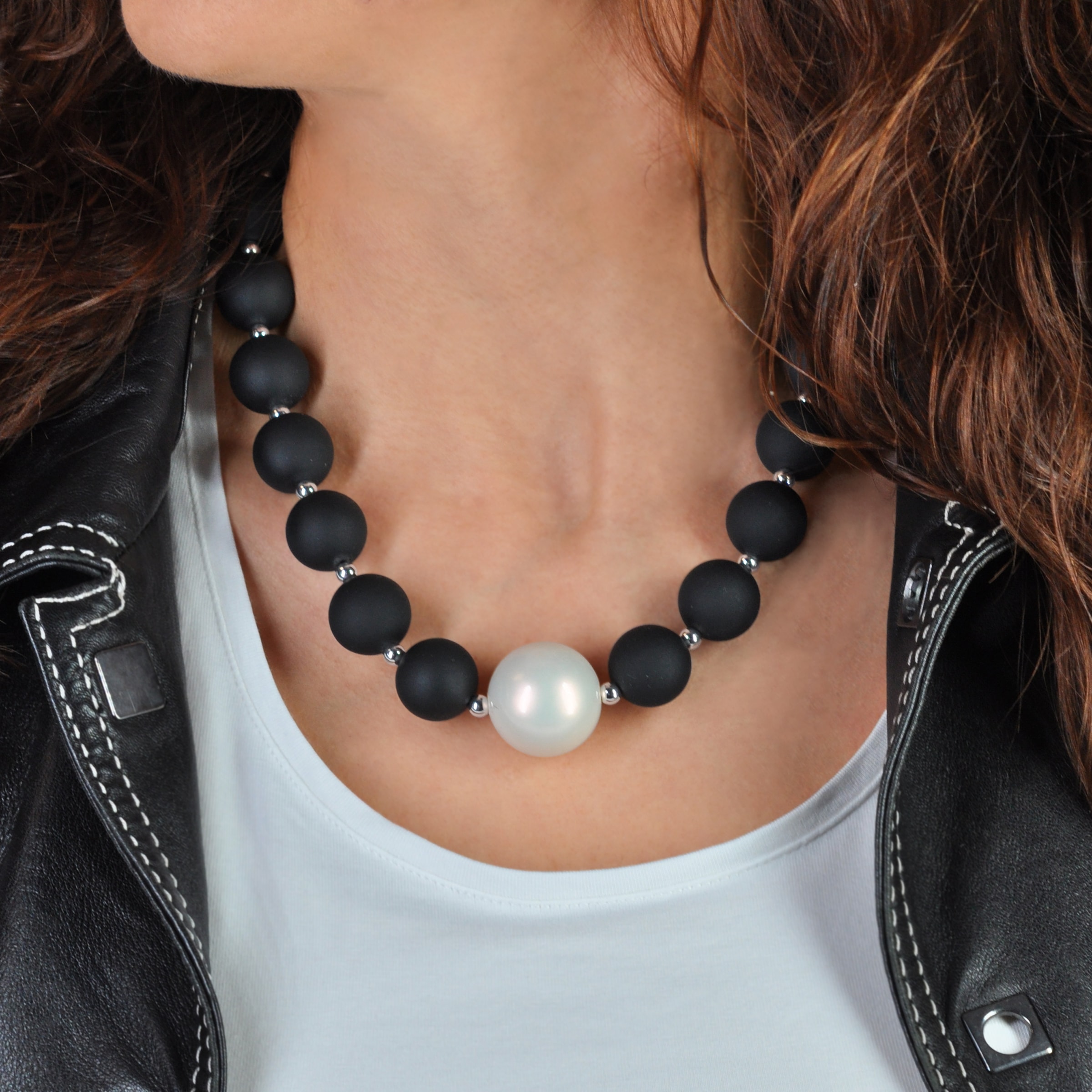 Firetti Statementkette »Schmuck Geschenk Big mother of pearl«, mit Kunststoffperle