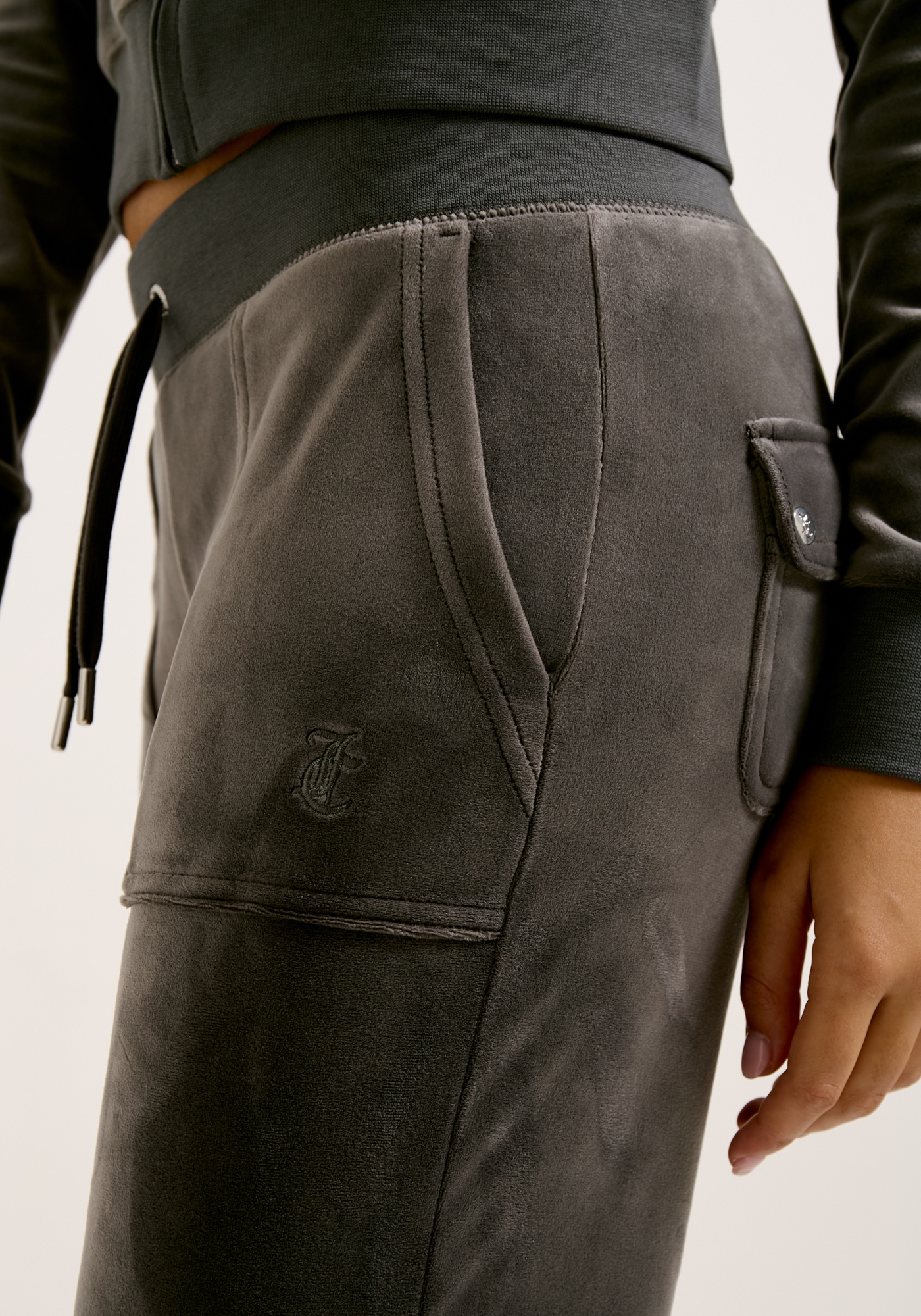 Juicy Couture Sweathose »LAYLA POCKET LOW RISE PANT Damen«, Trainingshose Damen, Sweathose, Velour, Jogginghose mit Glitzer, Sale