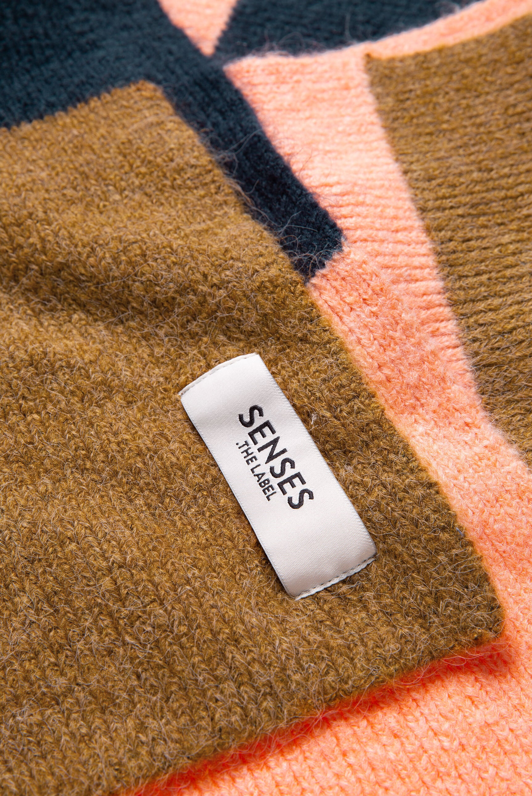 SENSES.THE LABEL Strickschal