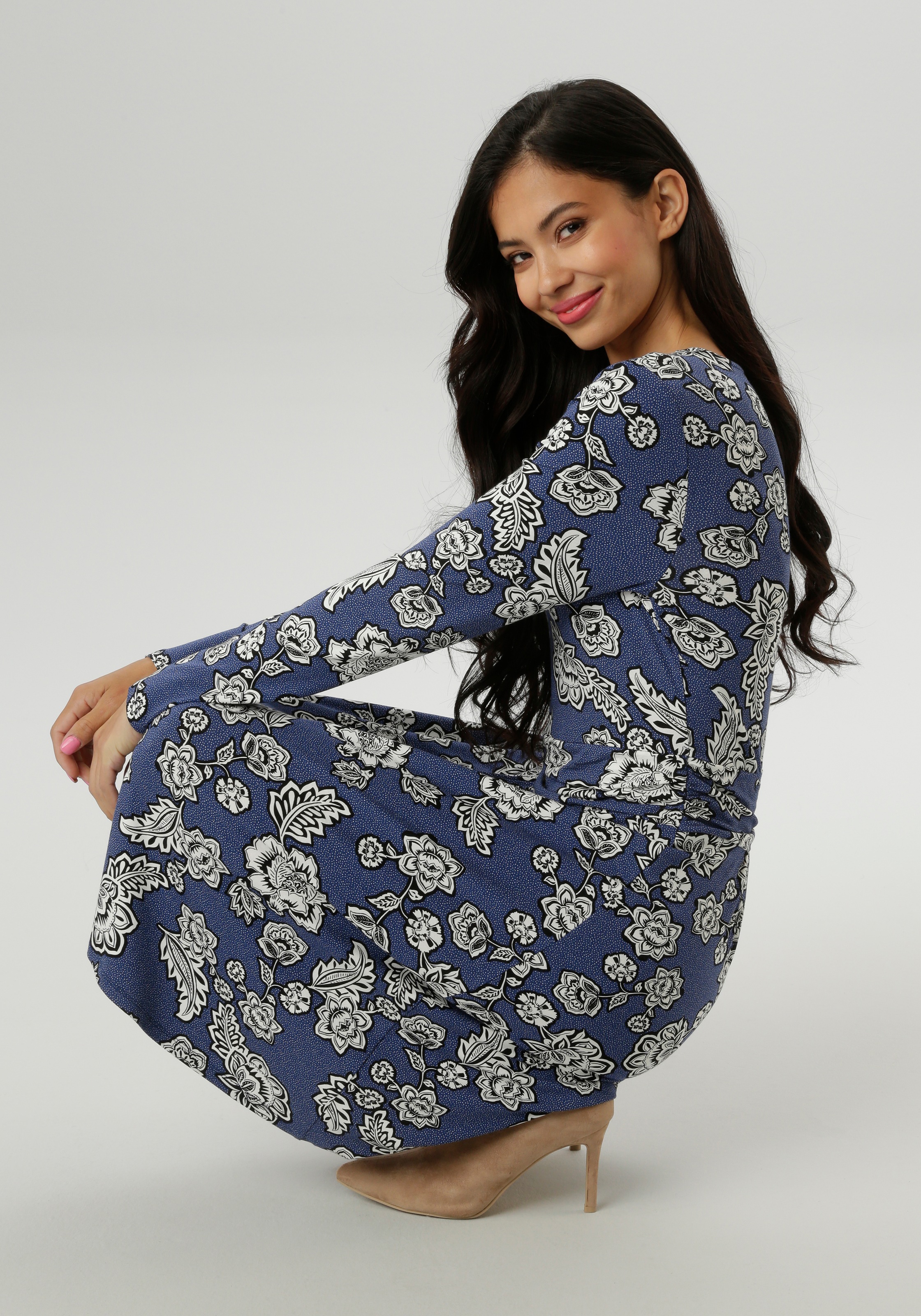 Aniston SELECTED Jerseykleid, mit abstrakter Blüten- und Blättermusterung - NEUE KOLLEKTION