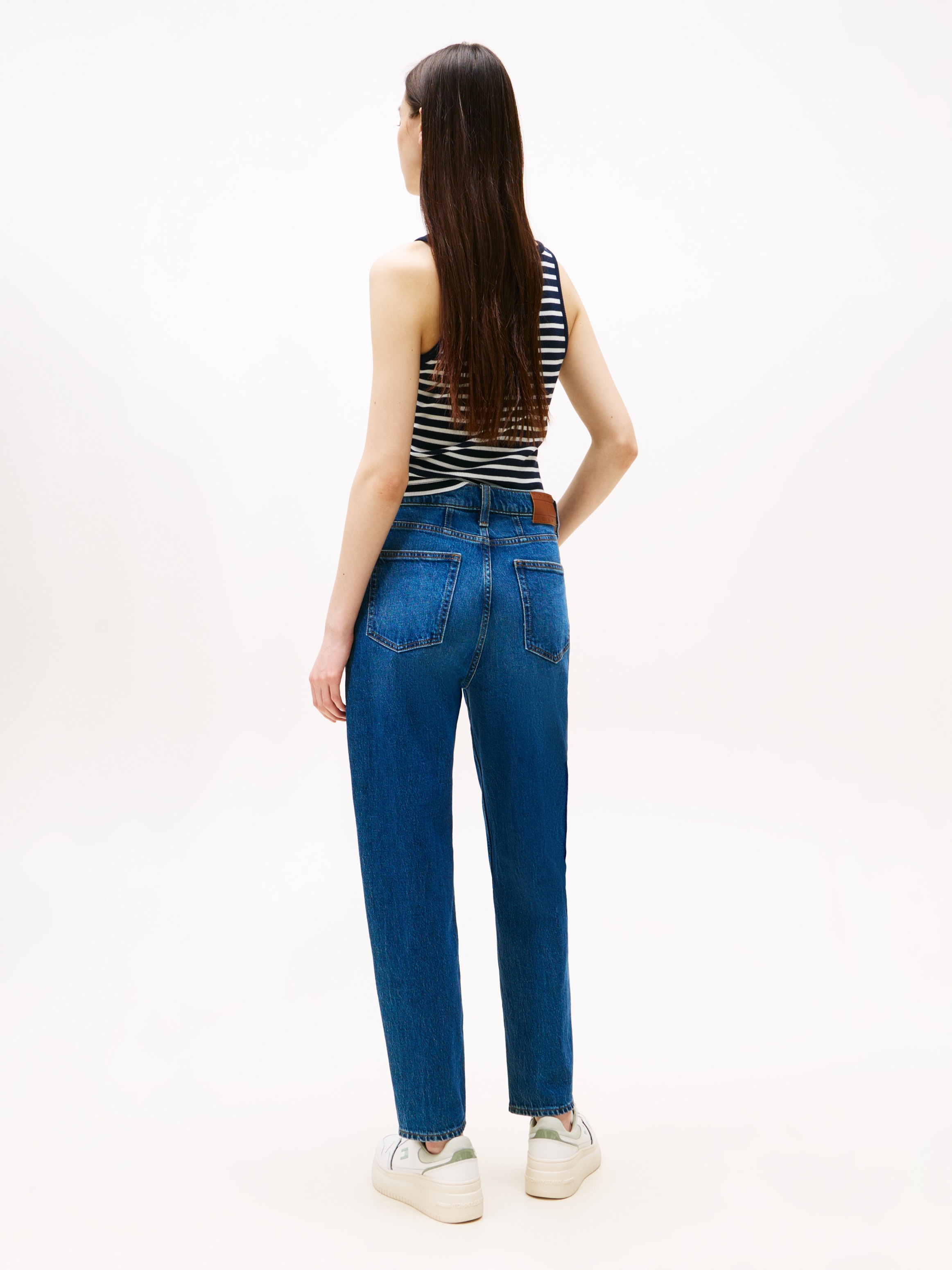 Tommy Jeans Mom-Jeans »High waist - Mom-Jeans Tapered«, mit Logo-Stickereien