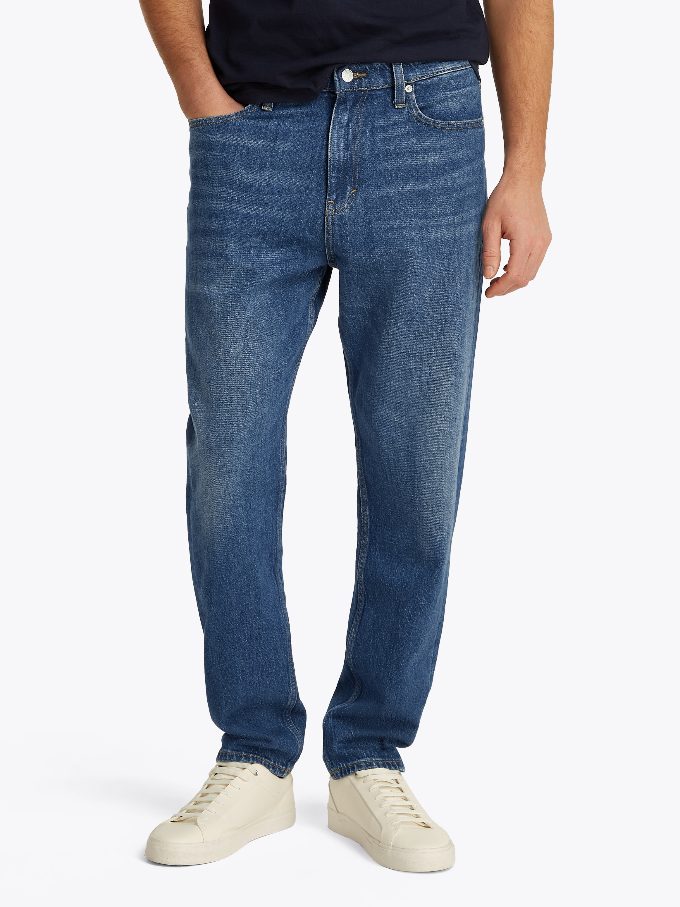 Tommy Jeans Gerade Jeans »Isaac Relaxed Tapered«, Mit Gürtelschlaufen
