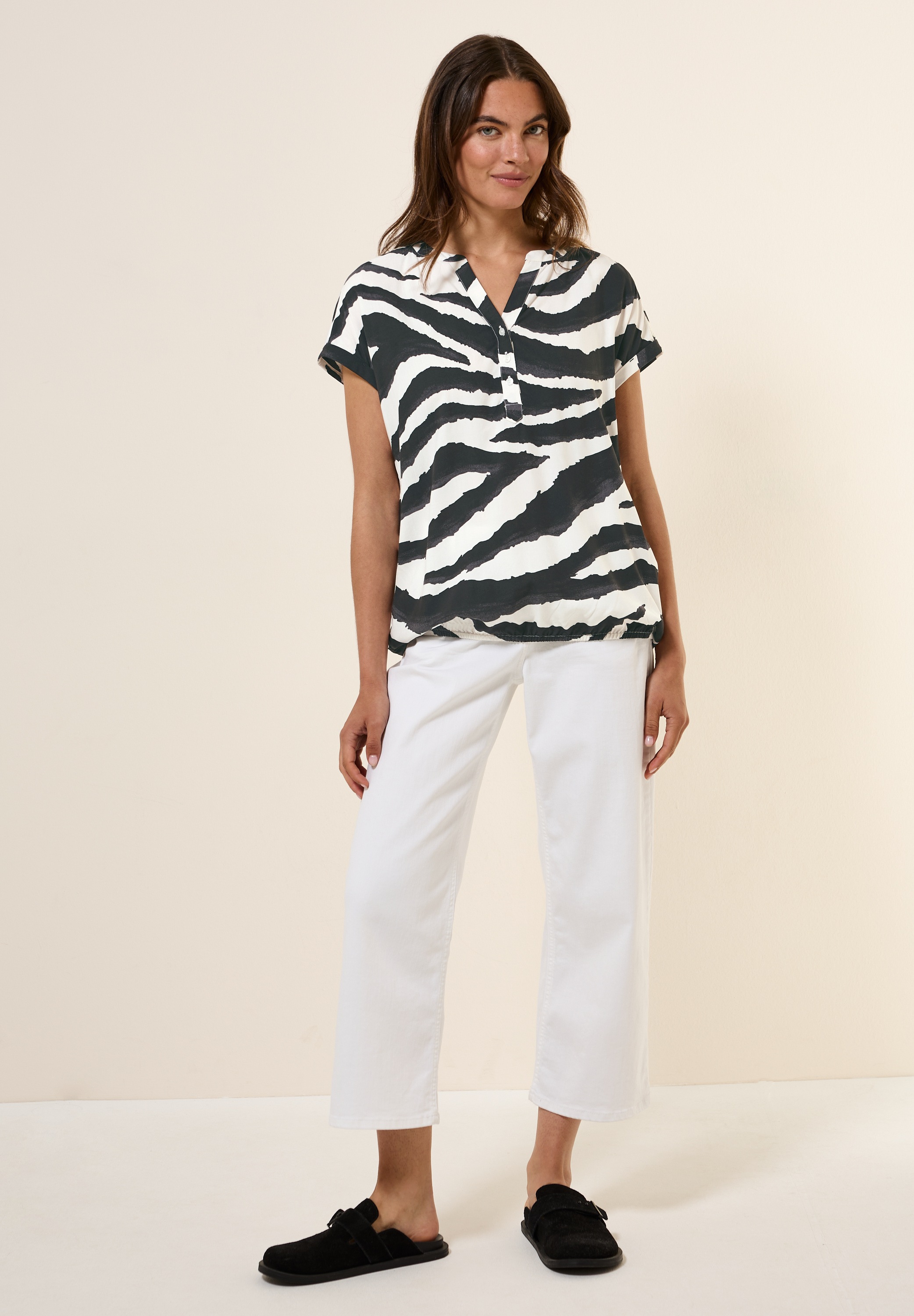 Thumbnail - Cecil Kurzarmbluse mit geschlitztem Rundhalsausschnitt