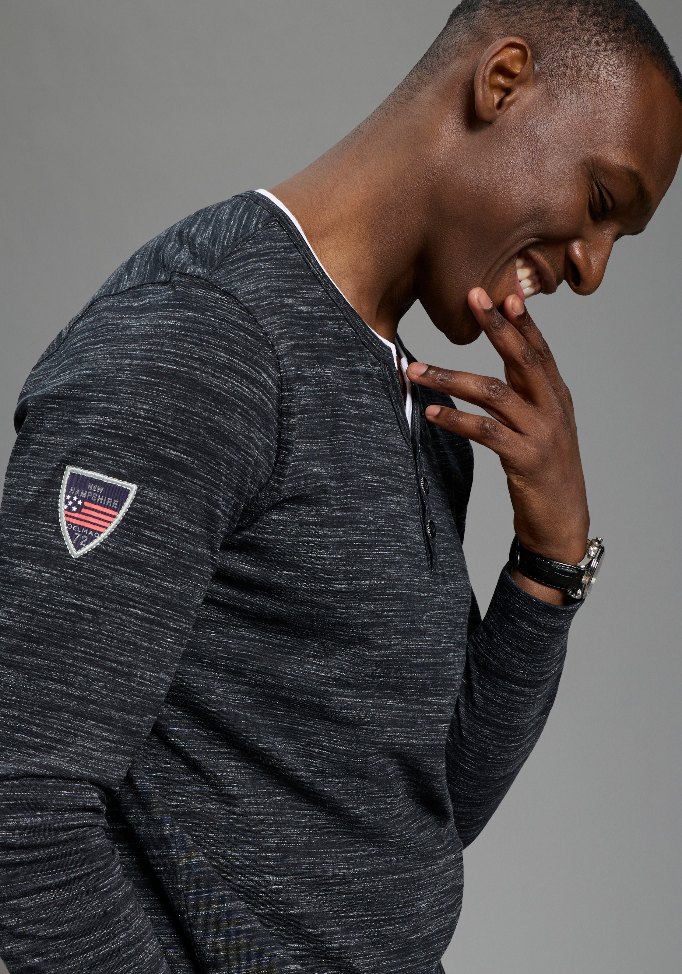 DELMAO Henleyshirt Langarm, melierte Optik, Henleykragen, aus Baumwollmisch günstig online kaufen