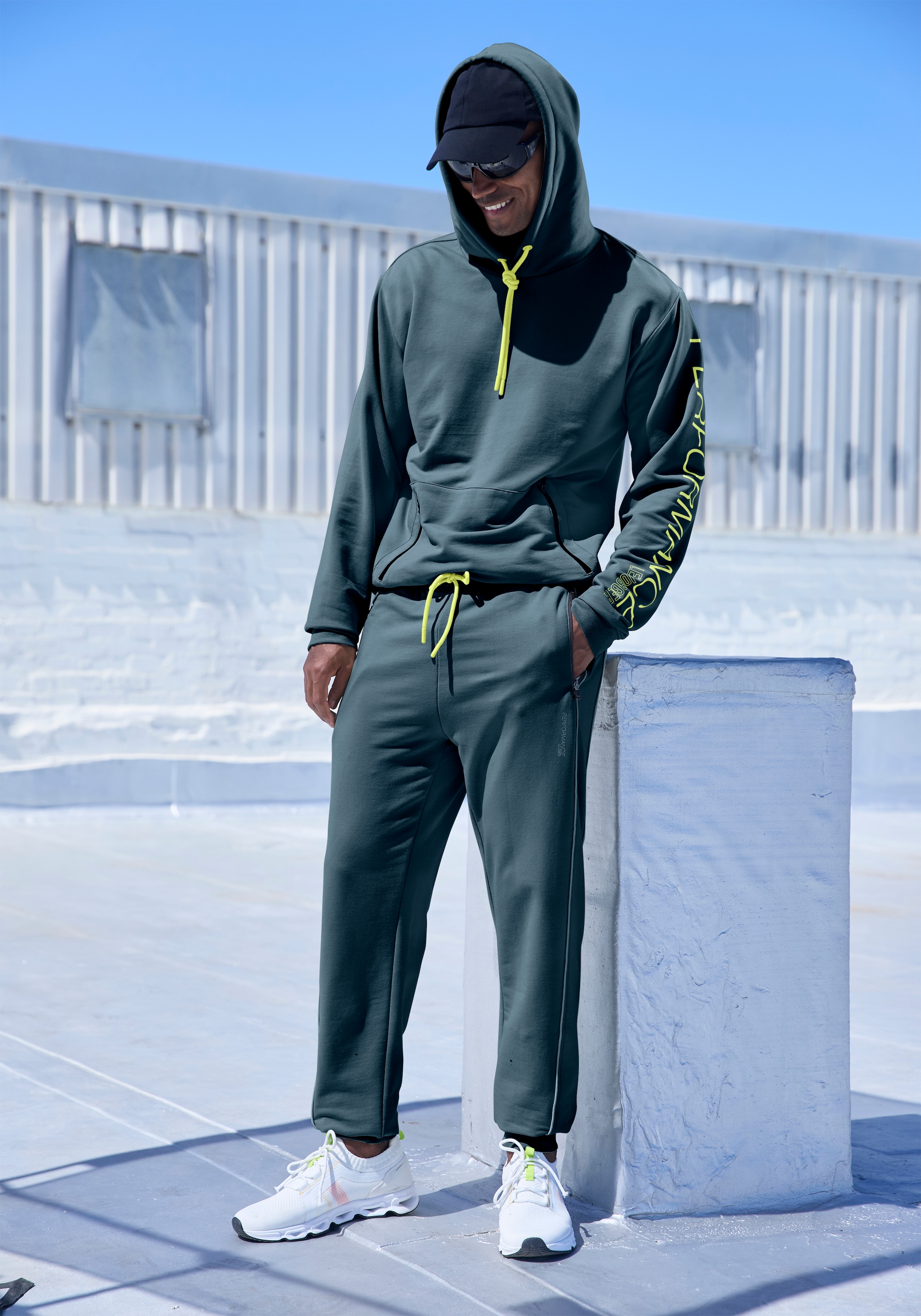 Thumbnail - Le Jogger Performance Kapuzensweatshirt, mit praktischen Reißverschlusstaschen