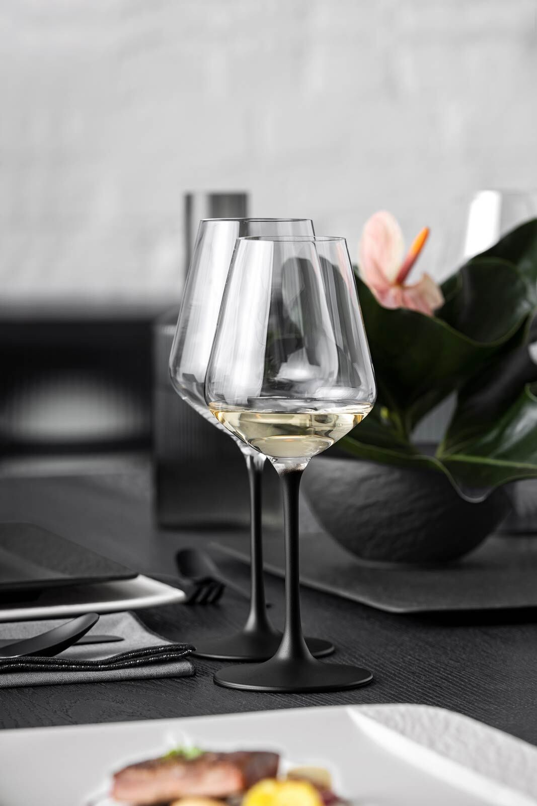 Villeroy & Boch Weißweinglas »Weißweingläser Manufacture Rock 380 ml 4er Set schwarz-transparent«