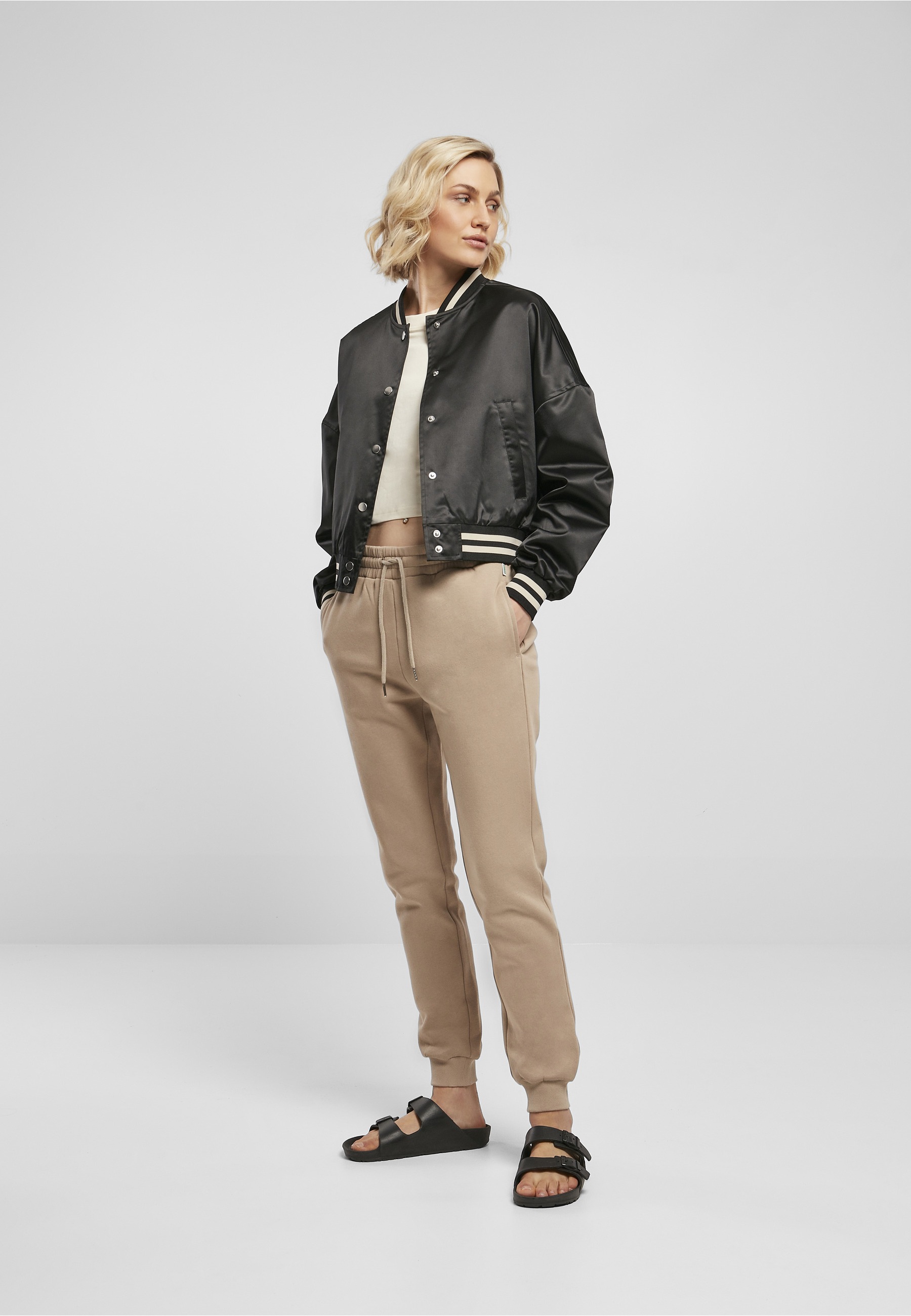 URBAN CLASSICS Collegejacke »Urban Classics Damen Ladies Short Oversized Satin College Jacket« 1 Stk. tlg. ohne Kapuze