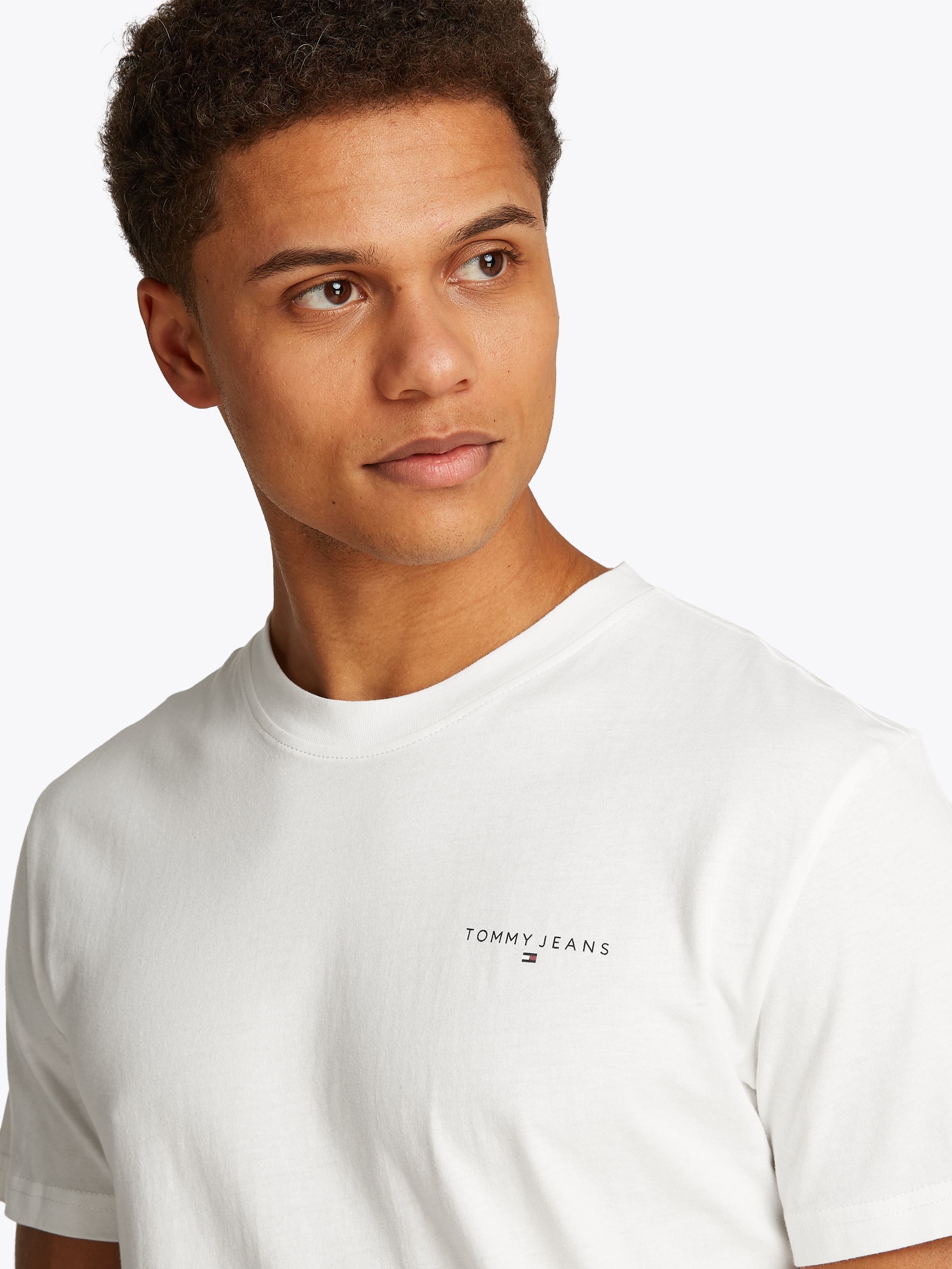 Tommy Jeans T-Shirt, (Packung, 2 tlg., 2er-Pack), mit dezentem Logo