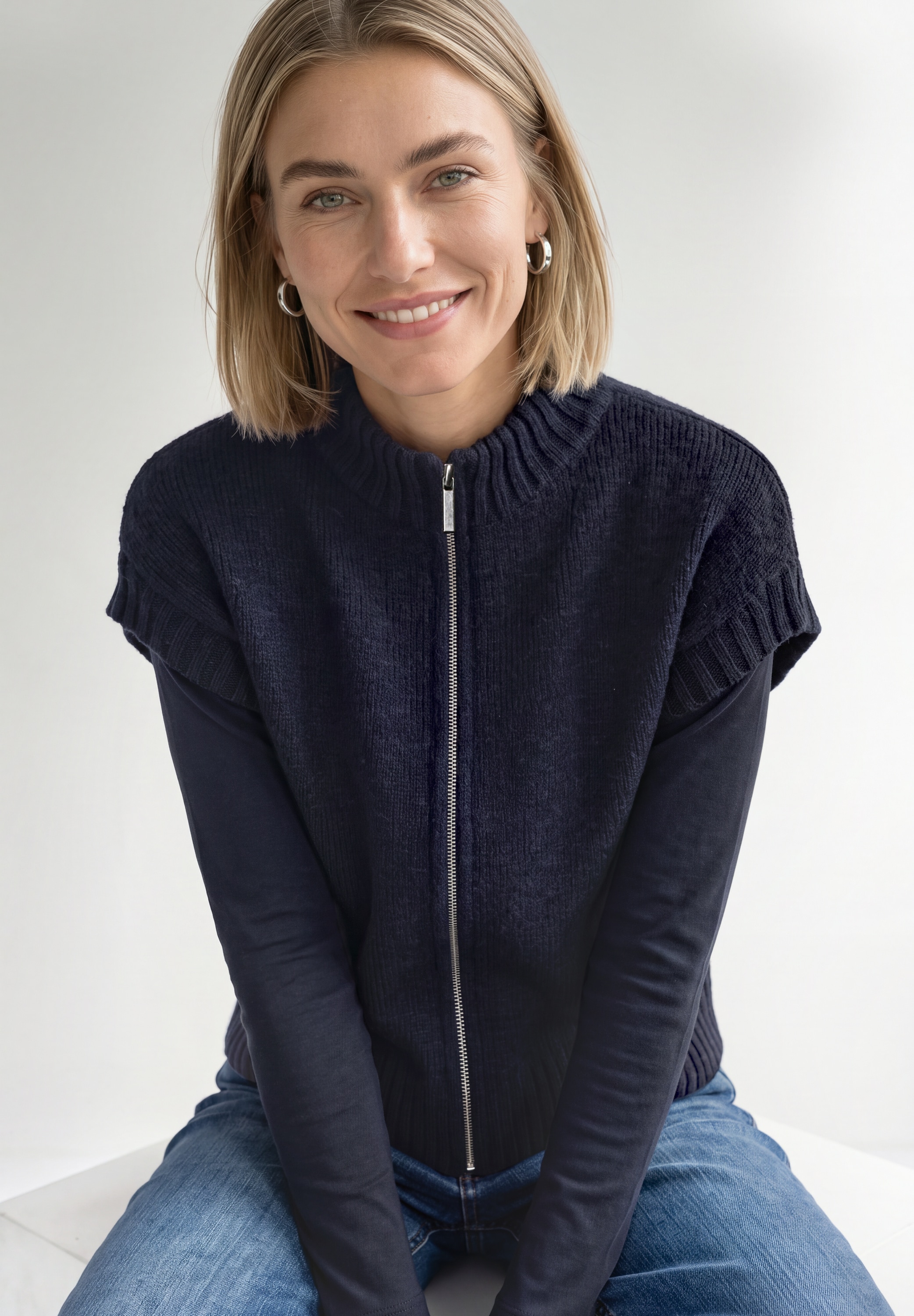 STREET ONE Strickjacke Kurzarm-Cardigan mit Turtle Neck und Zipper