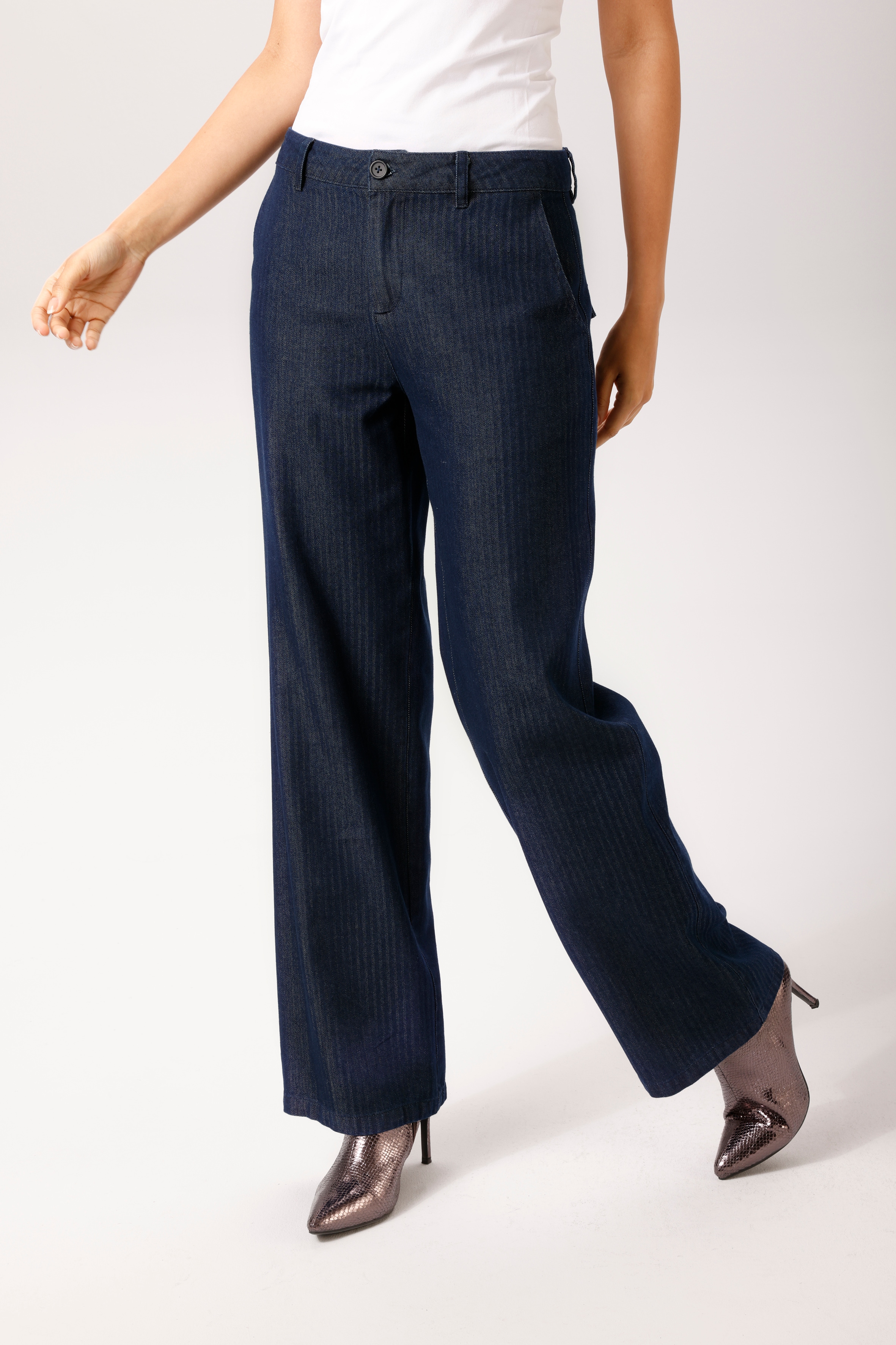 Aniston CASUAL Straight-Jeans aus strukturiertem, weichen Denim - NEUE KOLLEKTION