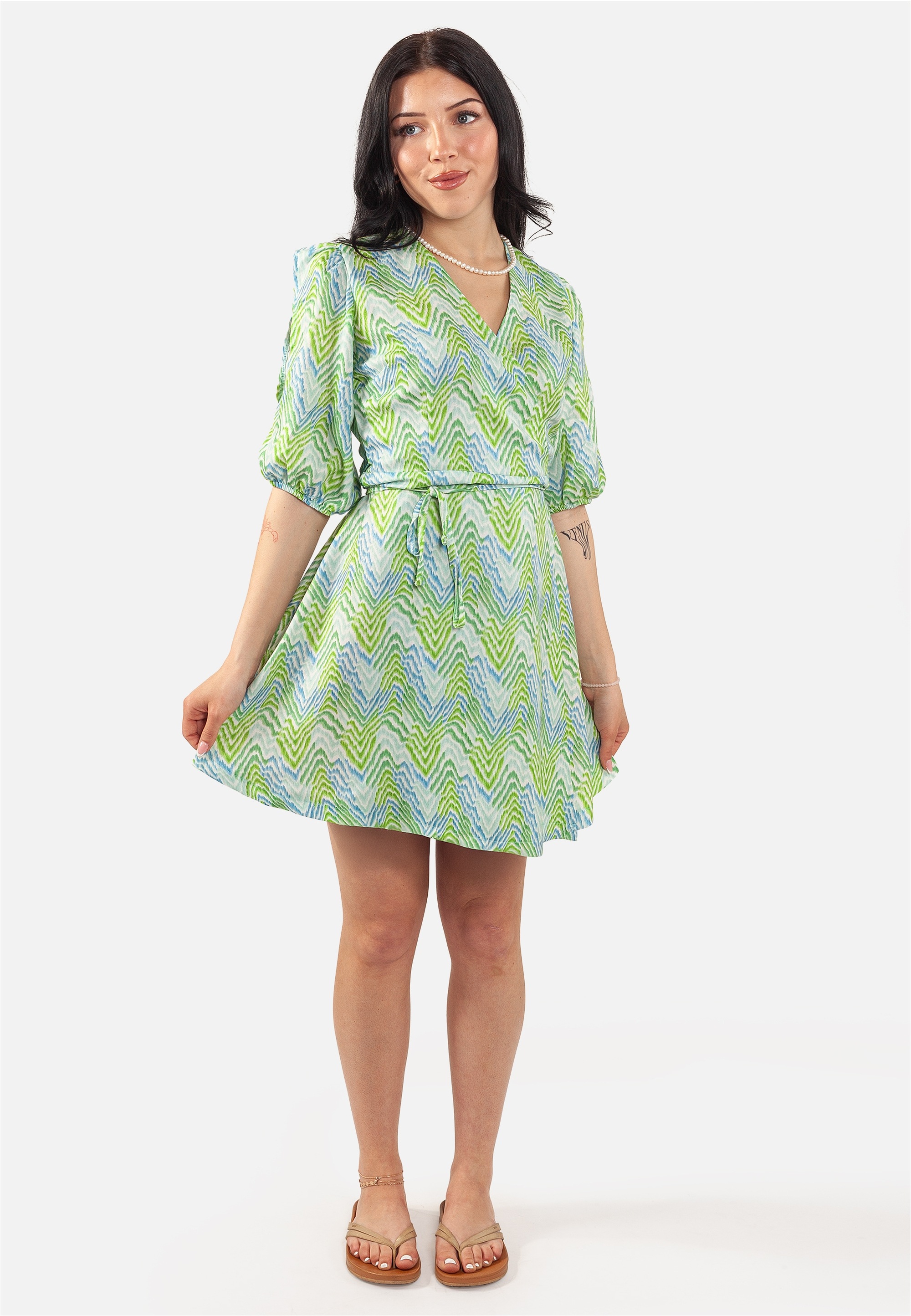 freshlions Jerseykleid »Sunny«, mit angesagtem V-Ausschnitt