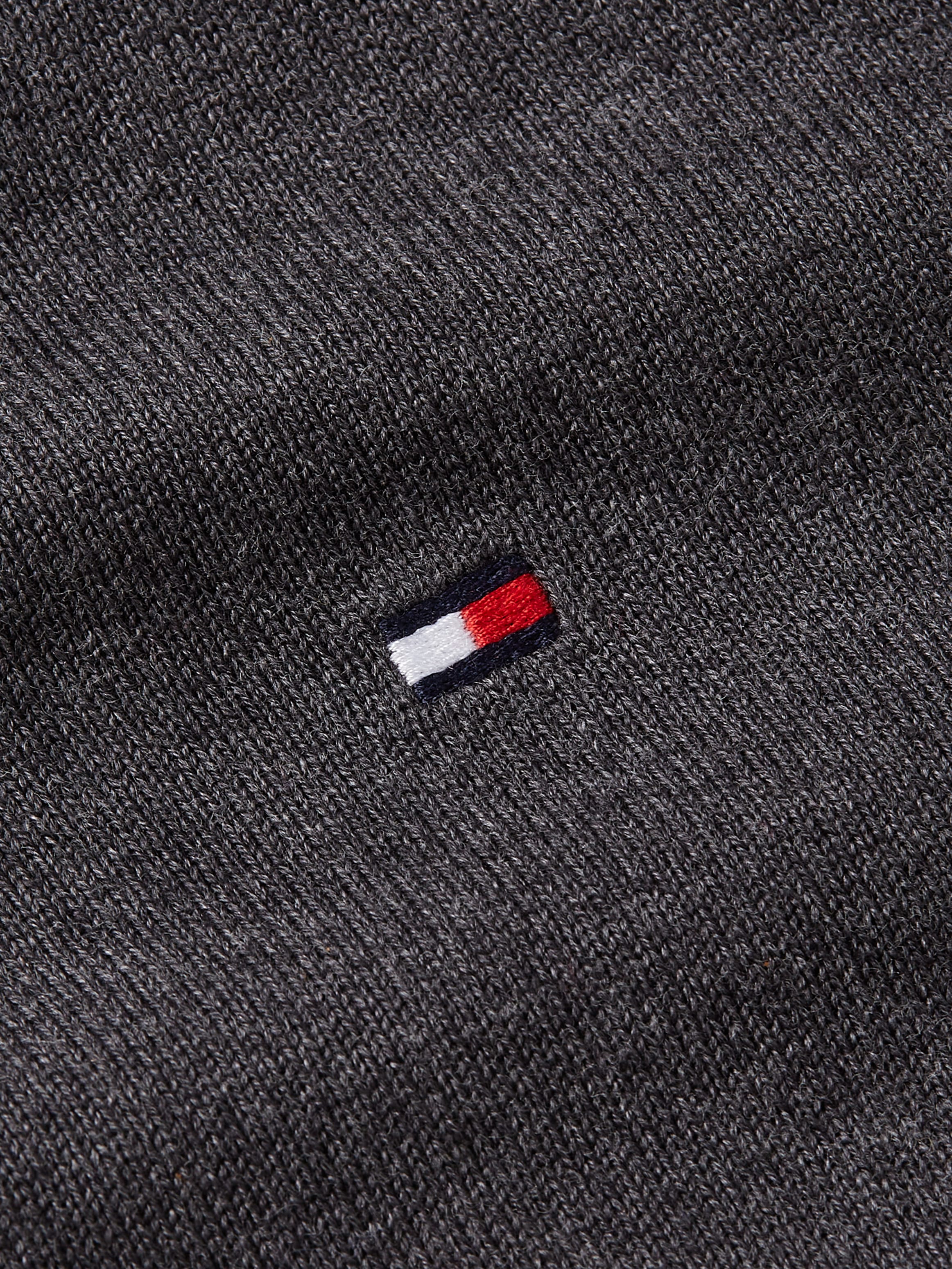 Tommy Hilfiger Strickpullover »ESSENTIAL COTTON V NECK mit V-Ausschnitt und Stickerei«, unifarben, casual, regular fit, Baumwolle, V-Ausschnitt